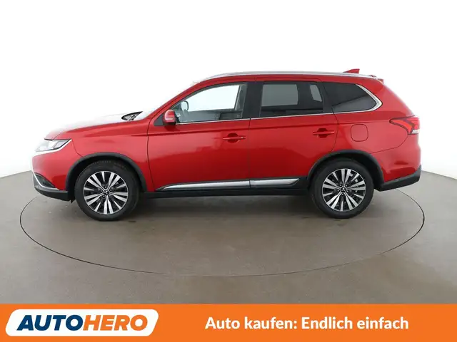 Mitsubishi Outlander view 3