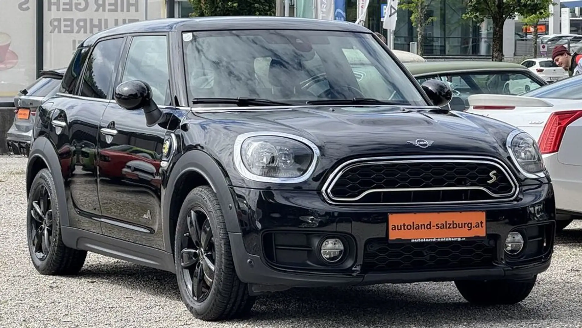 MINI Cooper SE Countryman HYBRID *Midnight Black* Licht-Paket/PDC Schwarz - 1