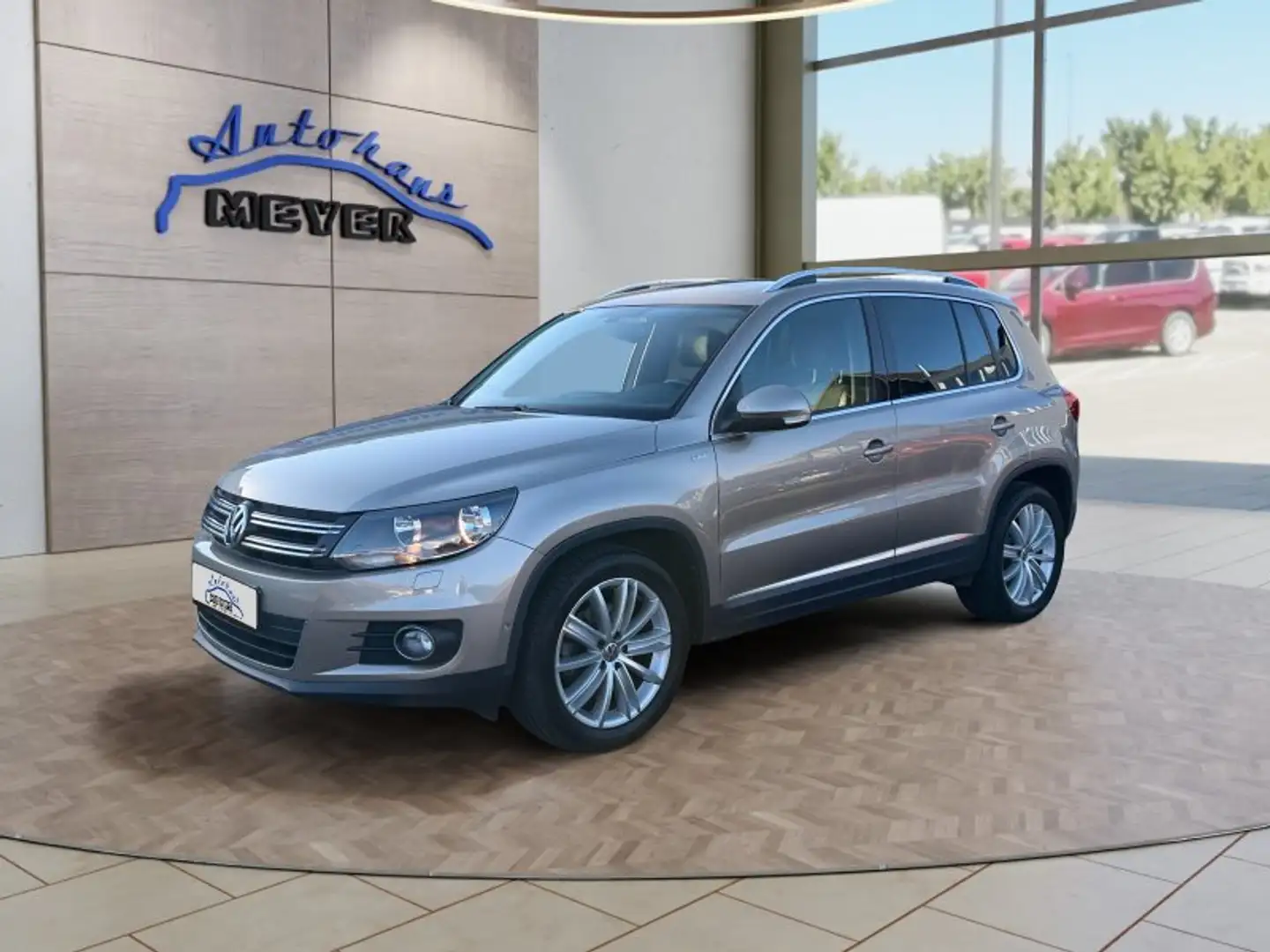 Volkswagen Tiguan 1.4TSI DSG Life AHK/Navi/Pano Beige - 1