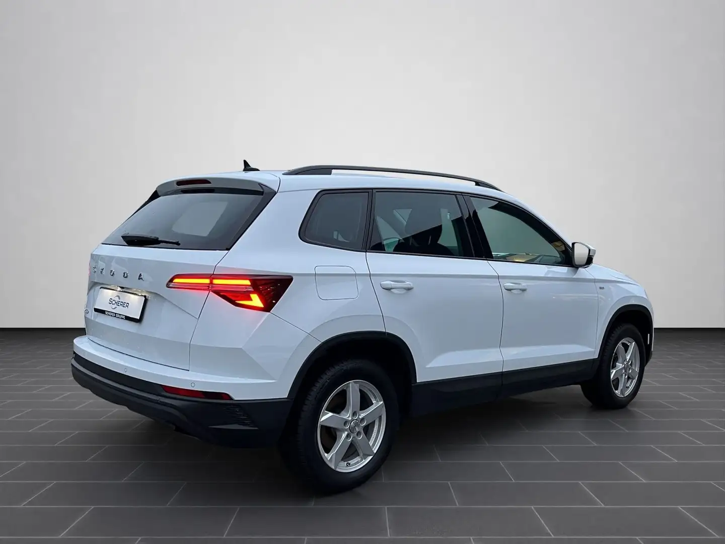 Skoda Karoq Ambition 1.5 TSI DSG AHK RFK SHZ pACC Weiß - 2
