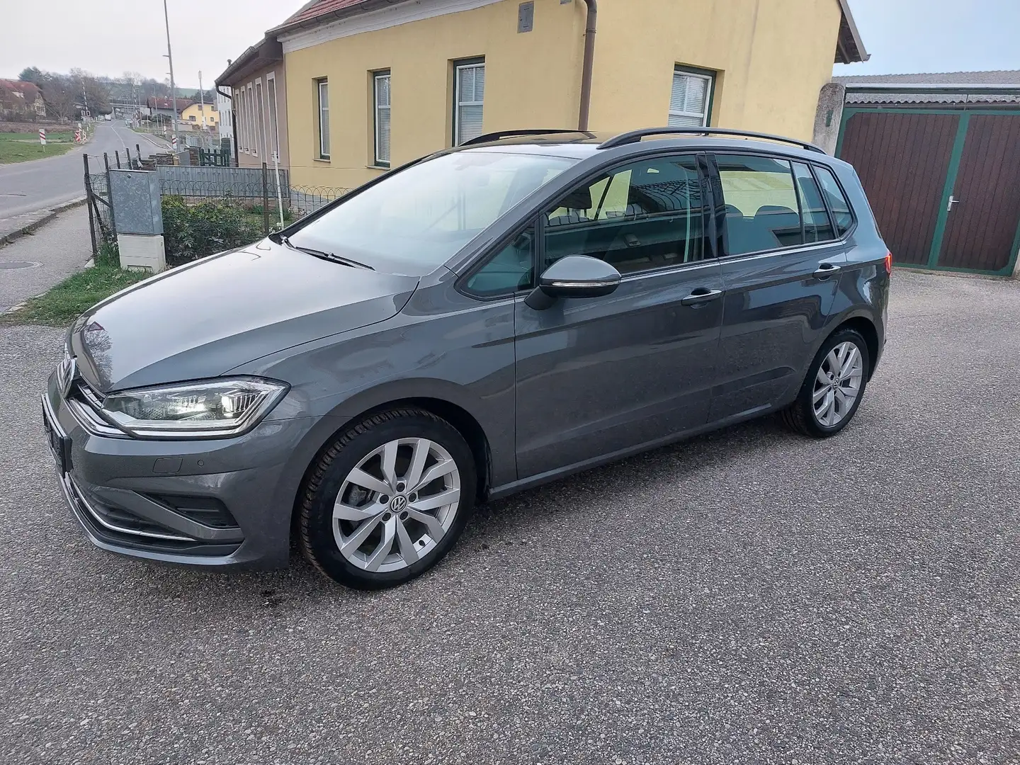 Volkswagen Golf Sportsvan 1.5 TSI ACT DSG Comfortline - 1