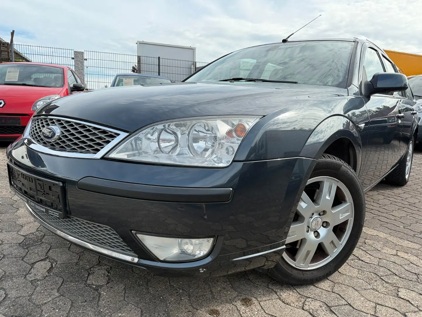 Ford Mondeo 1.8 Ghia Klimaautoma,Navi,AHK,Tüv:08/26 Grau - 1