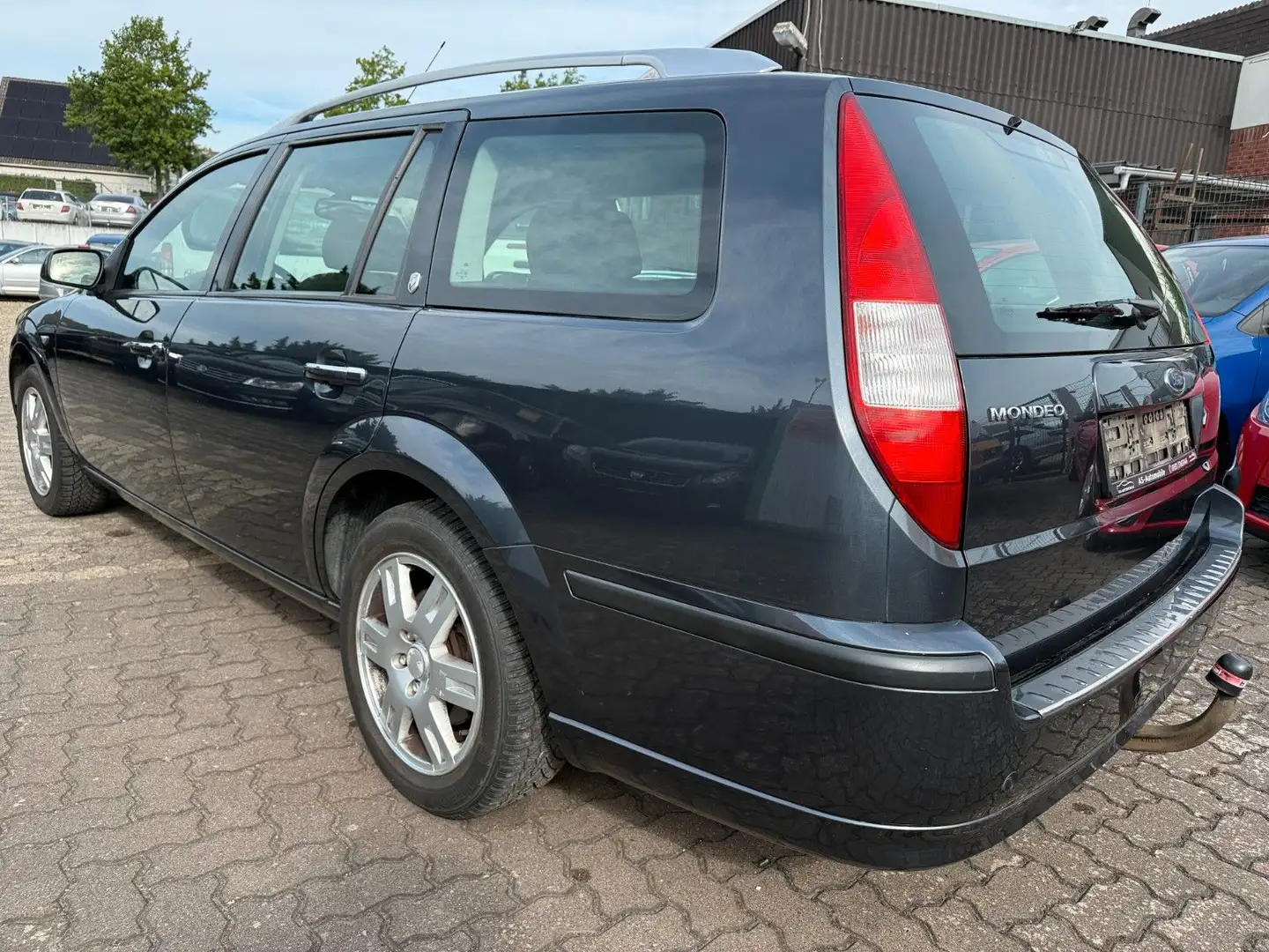 Ford Mondeo 1.8 Ghia Klimaautoma,Navi,AHK,Tüv:08/26 Grau - 2