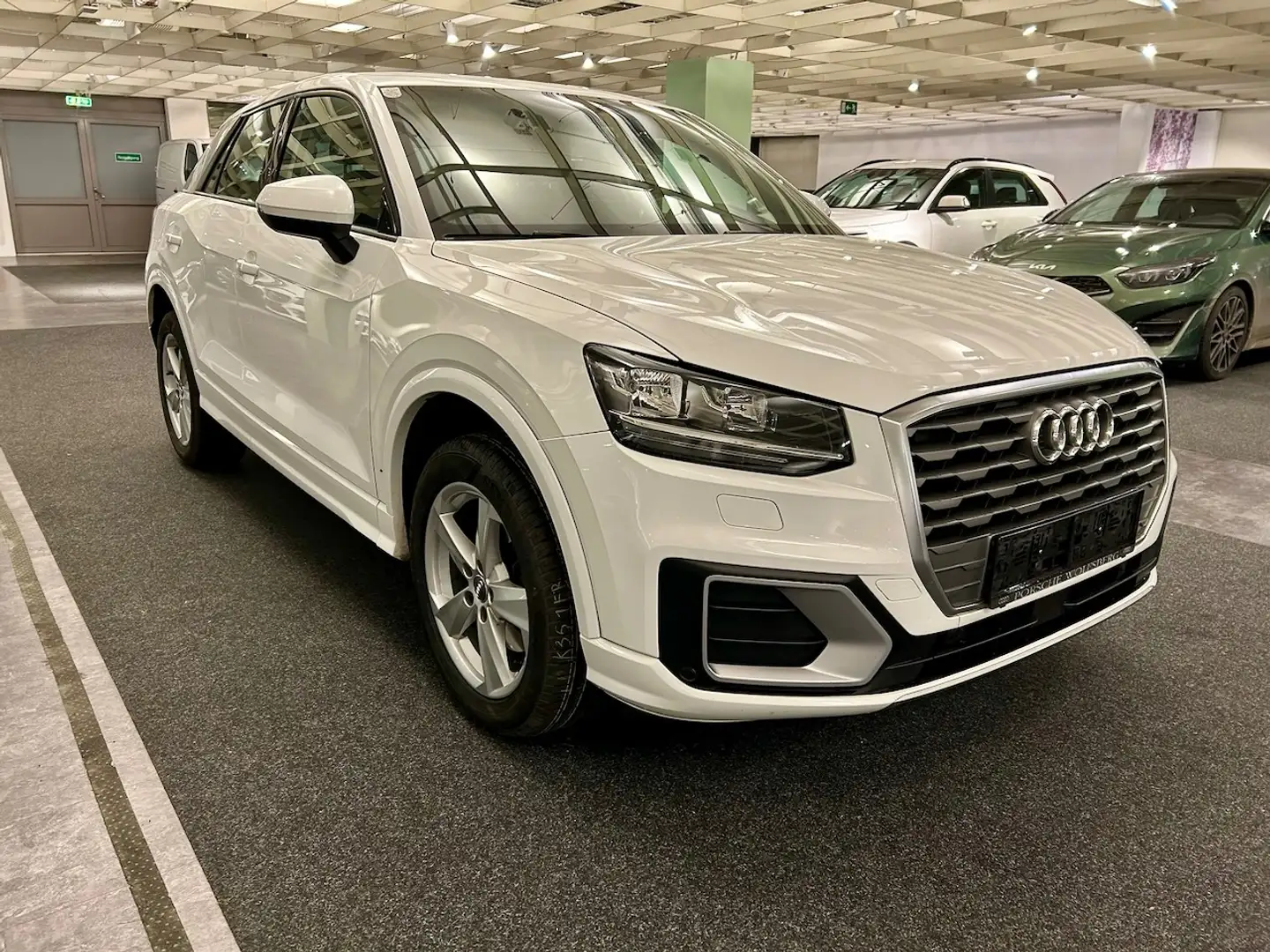 Audi Q2 1,0 TFSI sport ultra *1. Besitz/Service neu* Weiß - 2