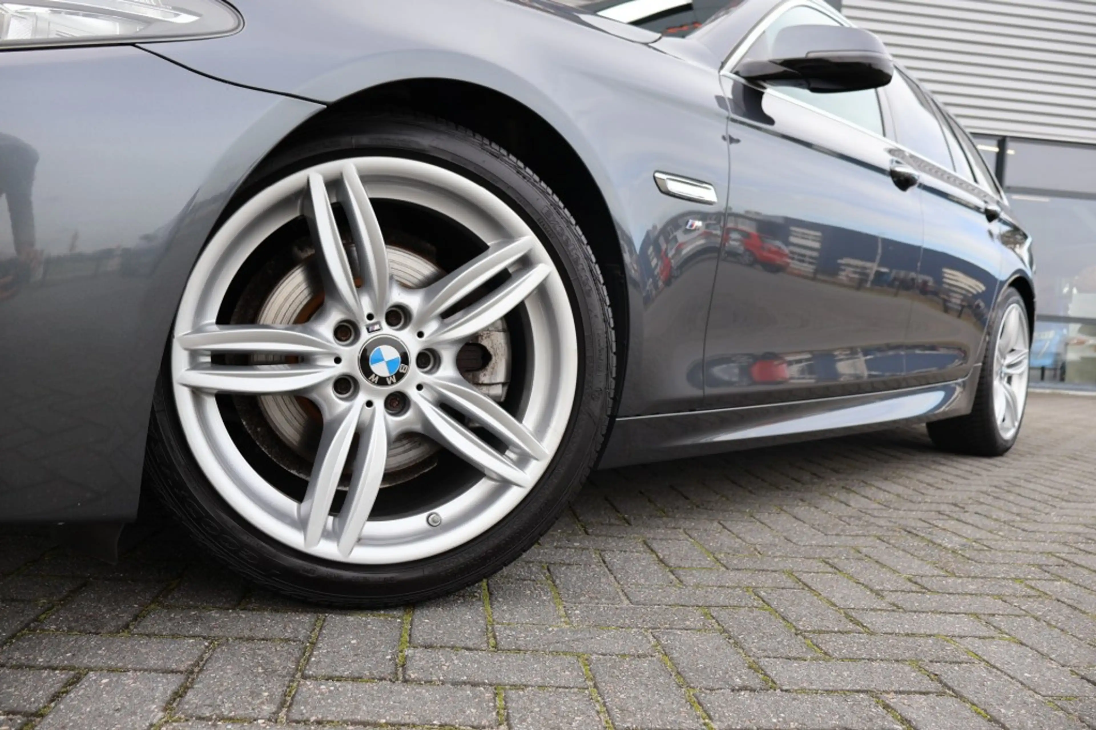 BMW 520 520i M Sport edition / Panodak / Leer / PDC v&a / — photo 6