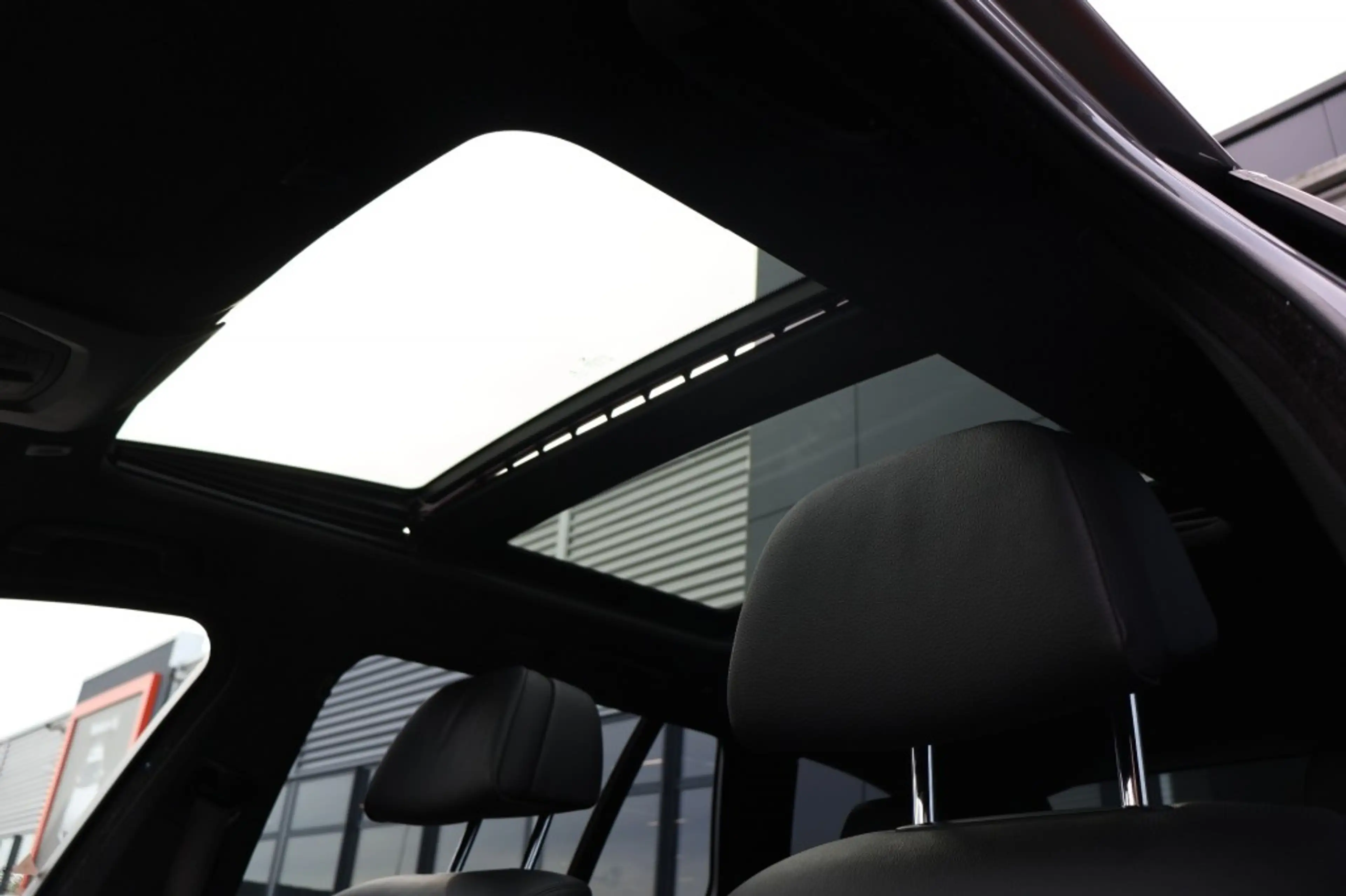 BMW 520 520i M Sport edition / Panodak / Leer / PDC v&a / — photo 14