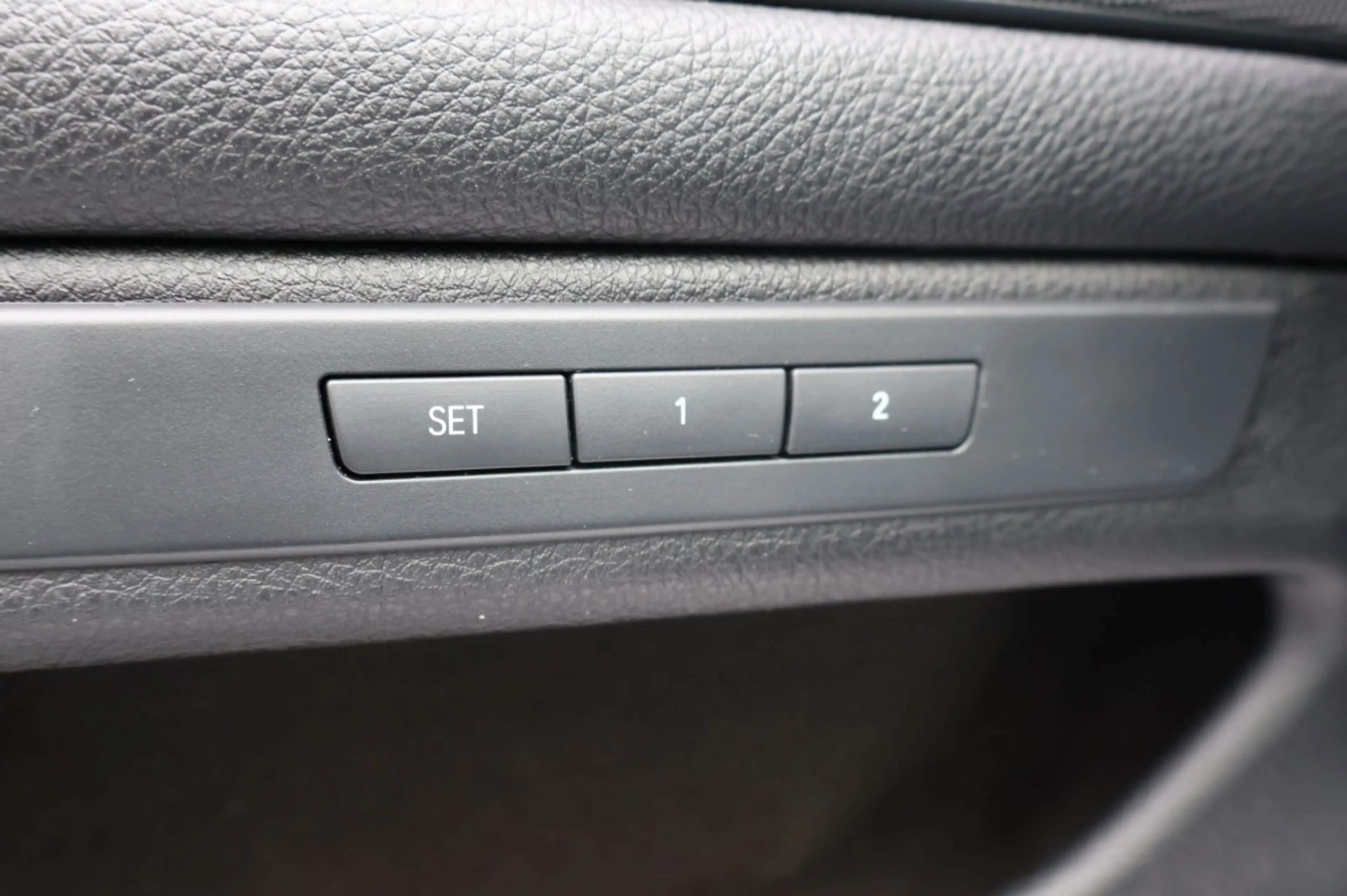 BMW 520 520i M Sport edition / Panodak / Leer / PDC v&a / — photo 30