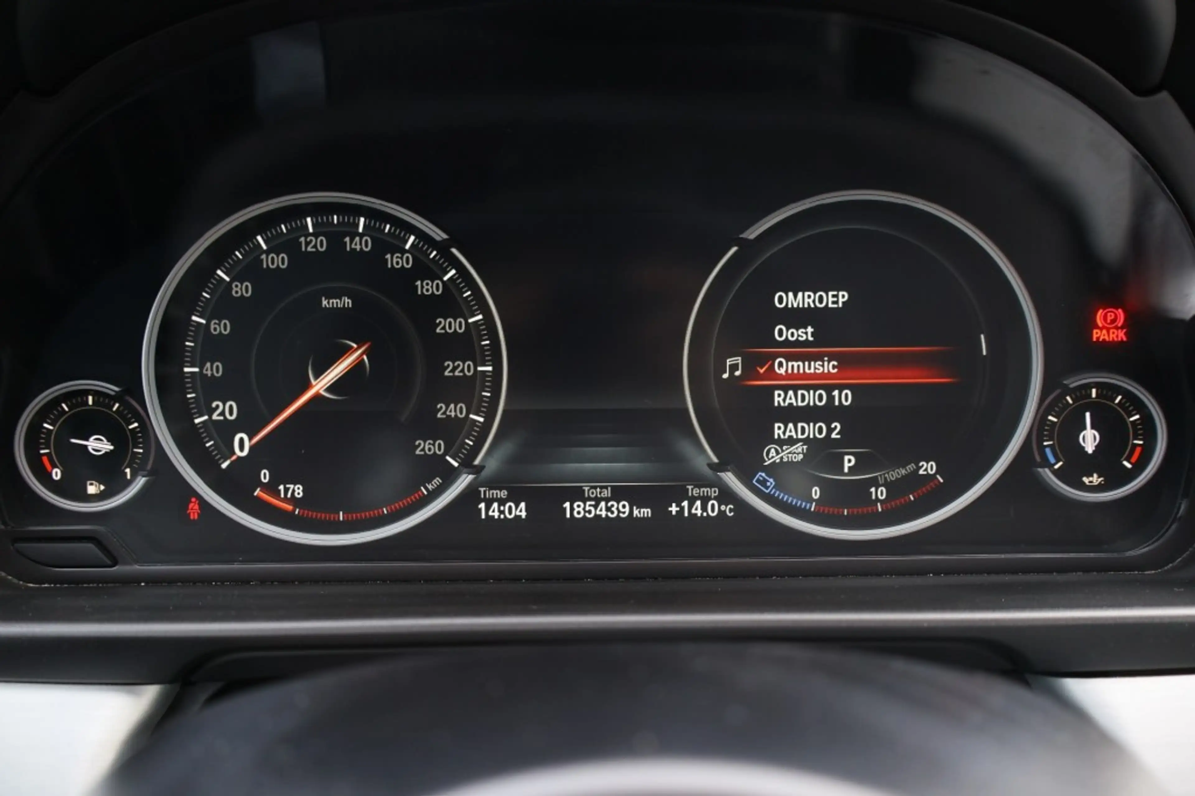 BMW 520 520i M Sport edition / Panodak / Leer / PDC v&a / — photo 38