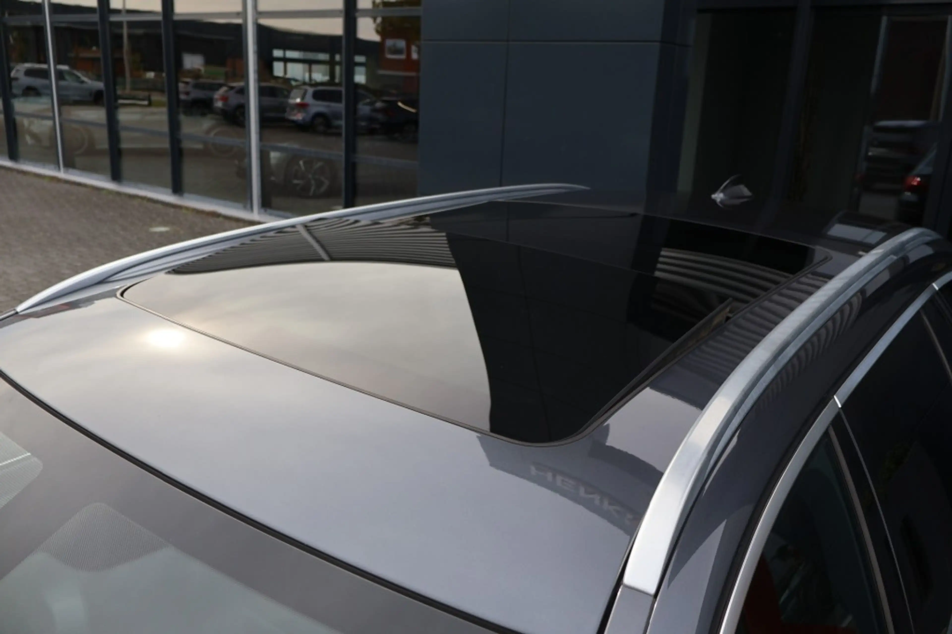 BMW 520 520i M Sport edition / Panodak / Leer / PDC v&a / — photo 13