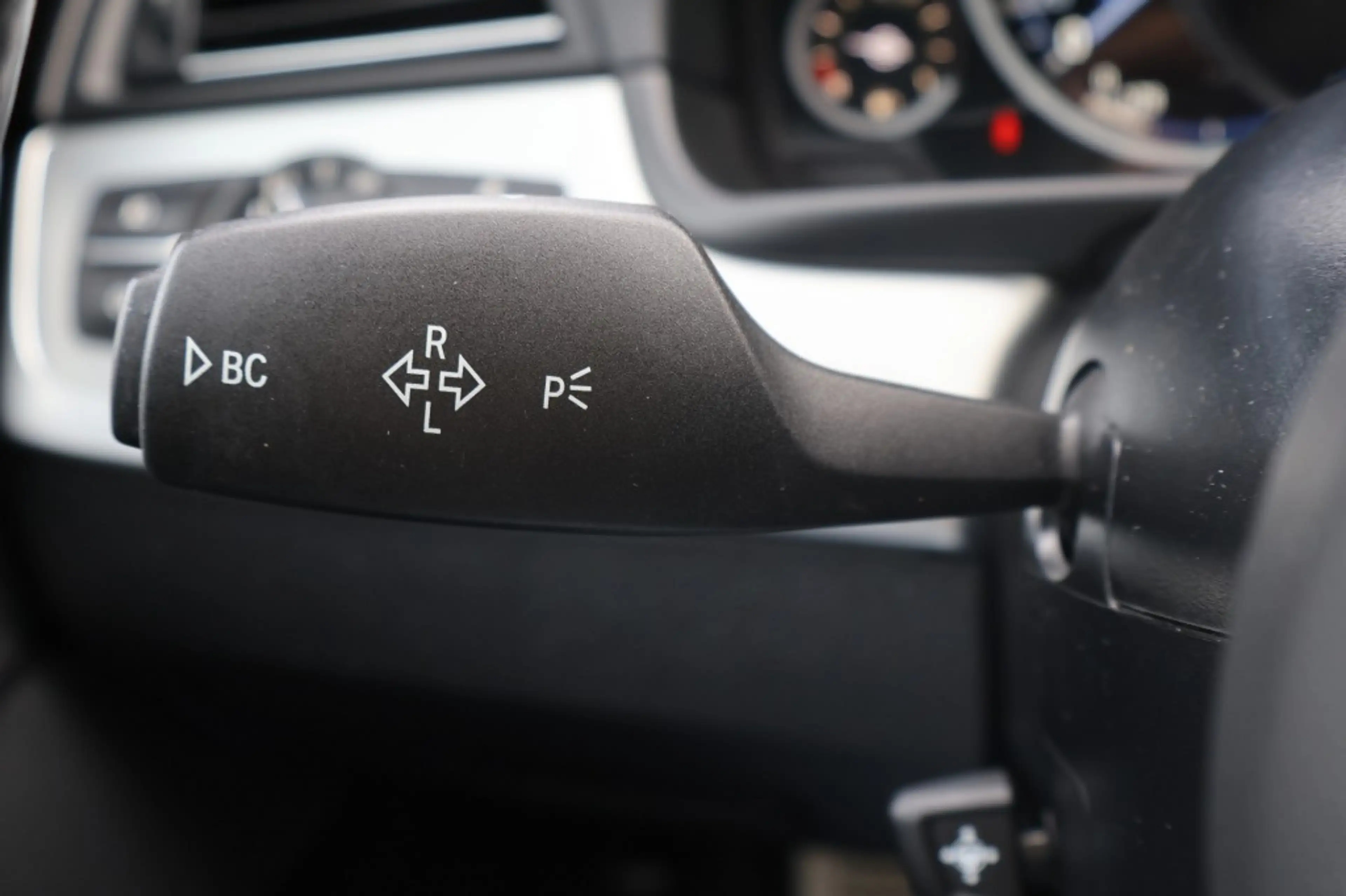 BMW 520 520i M Sport edition / Panodak / Leer / PDC v&a / — photo 48