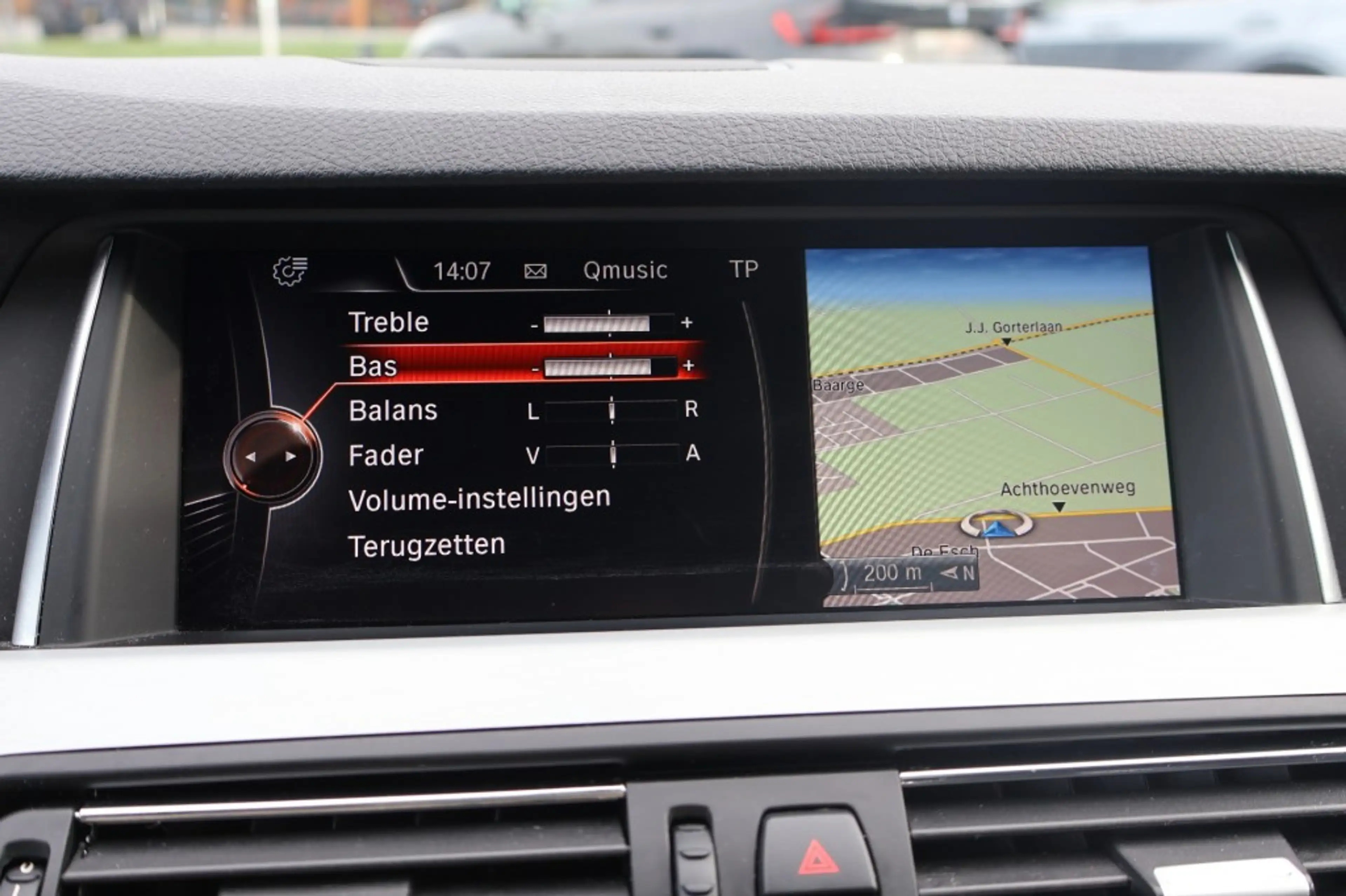 BMW 520 520i M Sport edition / Panodak / Leer / PDC v&a / — photo 42