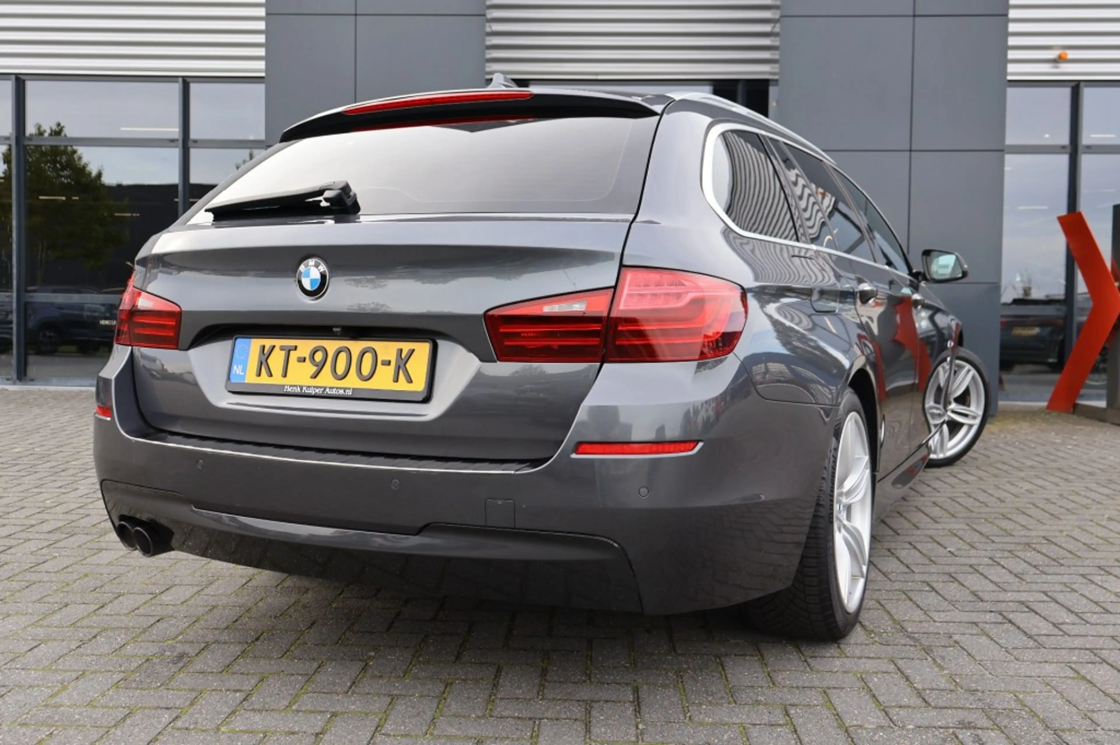 BMW 520 520i M Sport edition / Panodak / Leer / PDC v&a / — photo 9