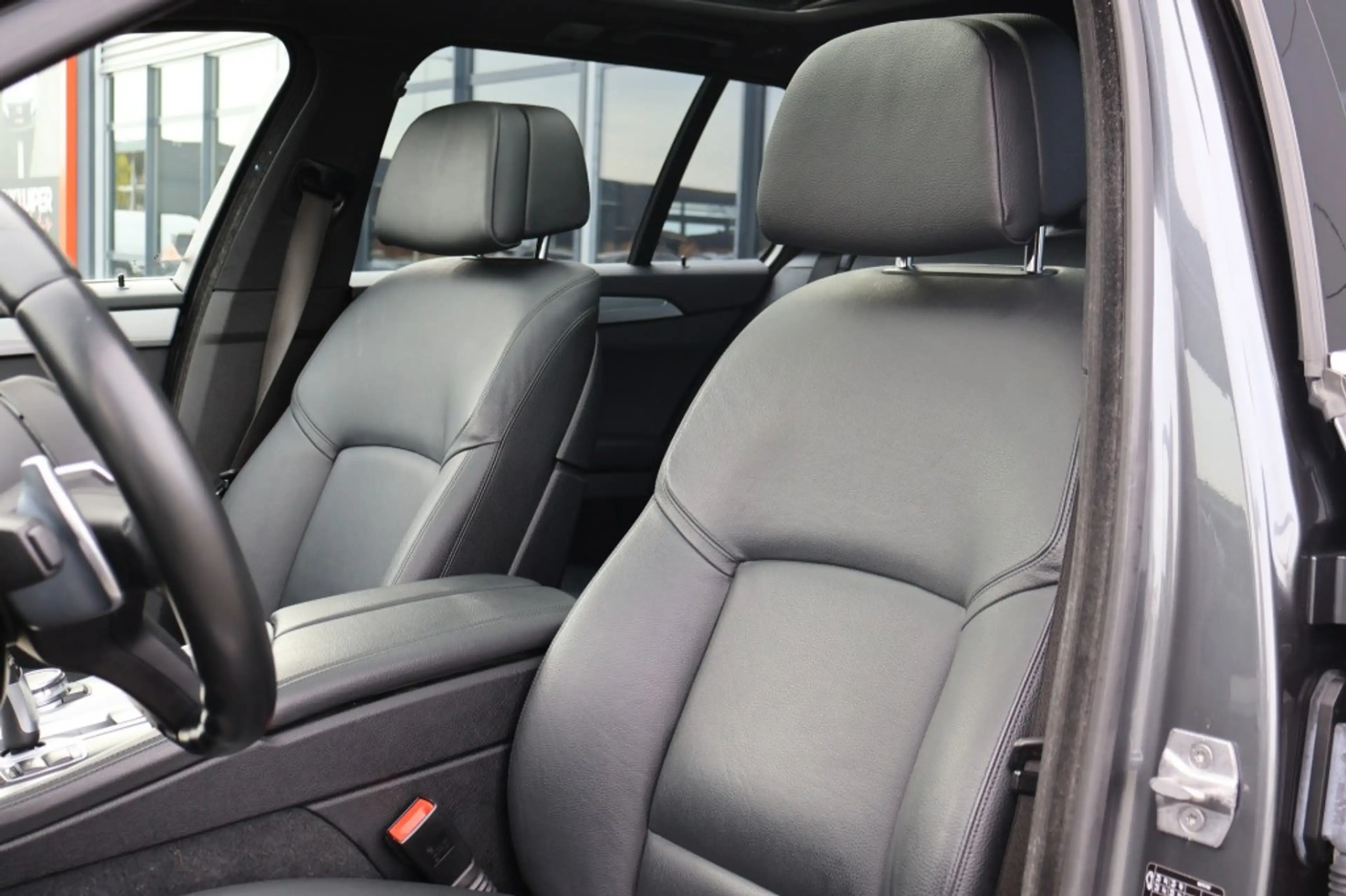 BMW 520 520i M Sport edition / Panodak / Leer / PDC v&a / — photo 27