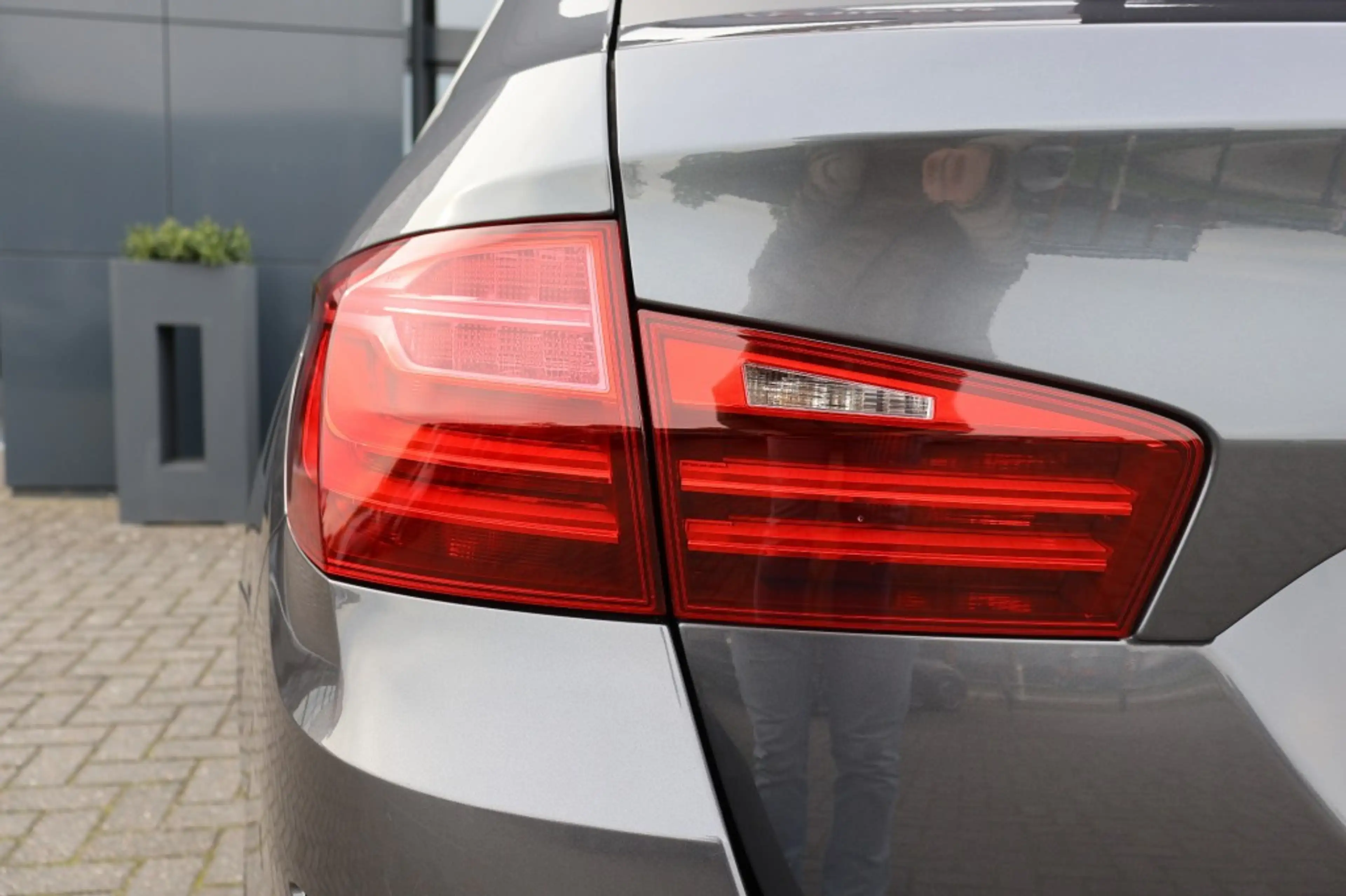 BMW 520 520i M Sport edition / Panodak / Leer / PDC v&a / — photo 12