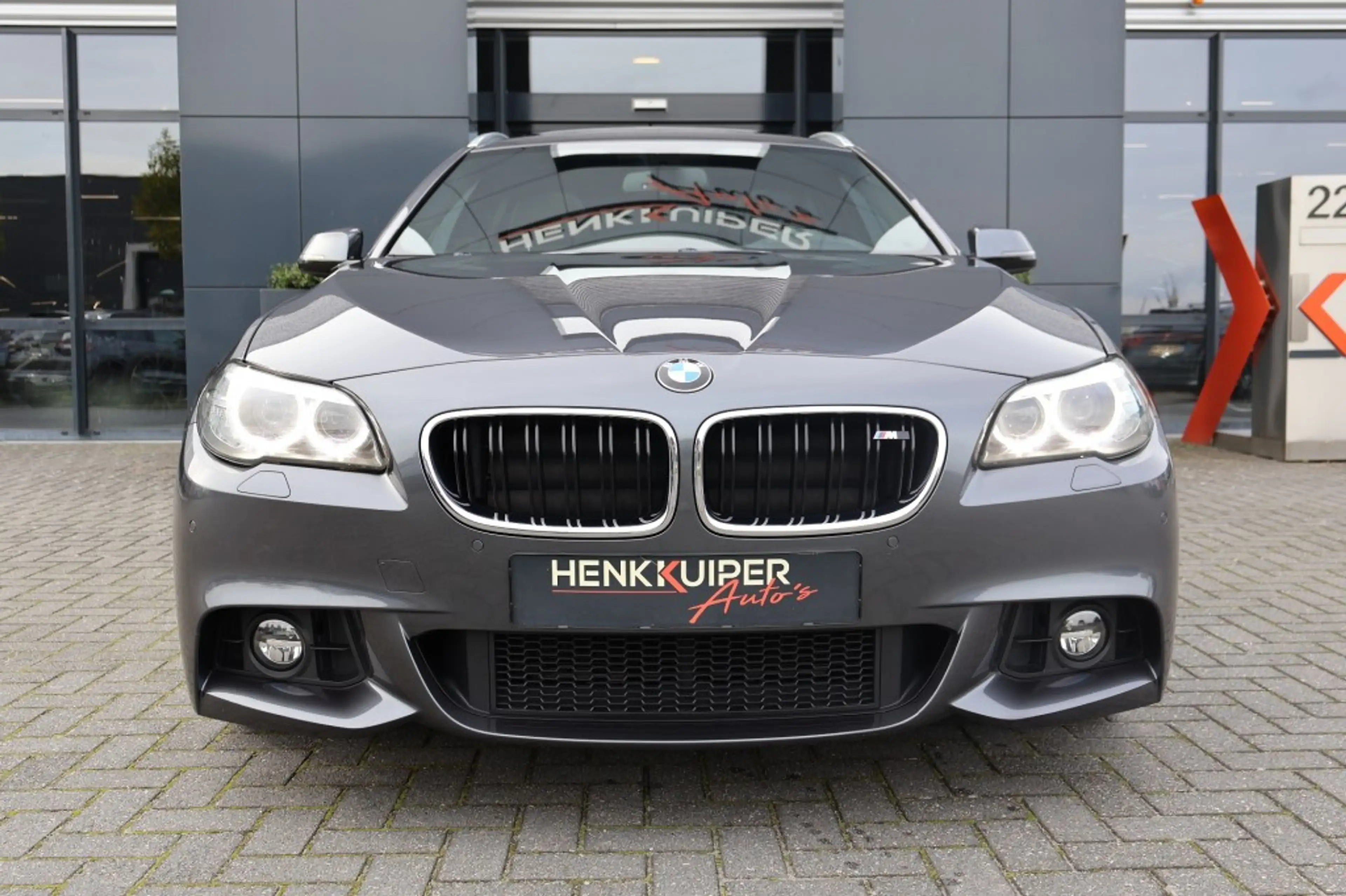 BMW 520 520i M Sport edition / Panodak / Leer / PDC v&a / — photo 7