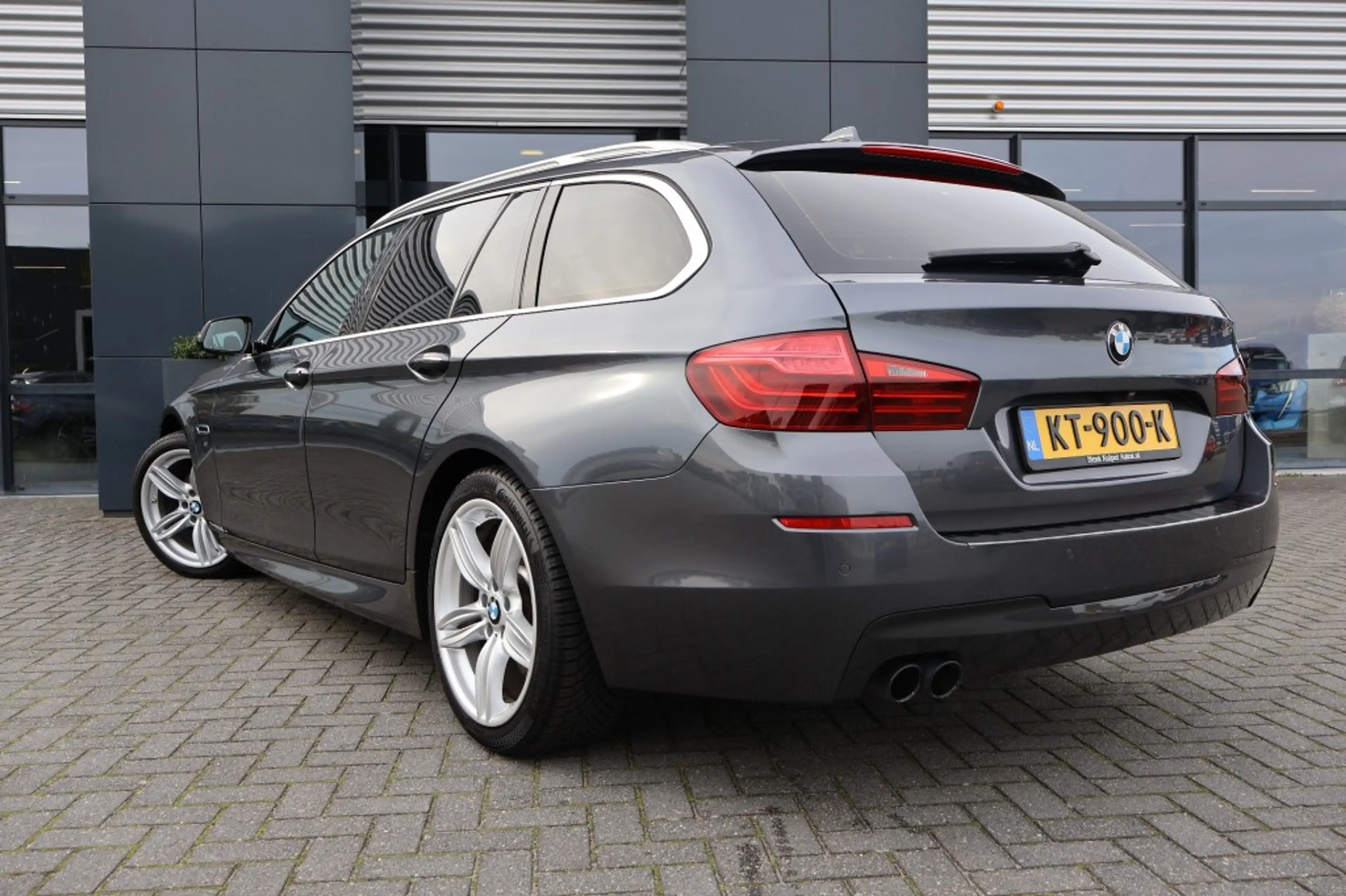 BMW 520 520i M Sport edition / Panodak / Leer / PDC v&a / — photo 2