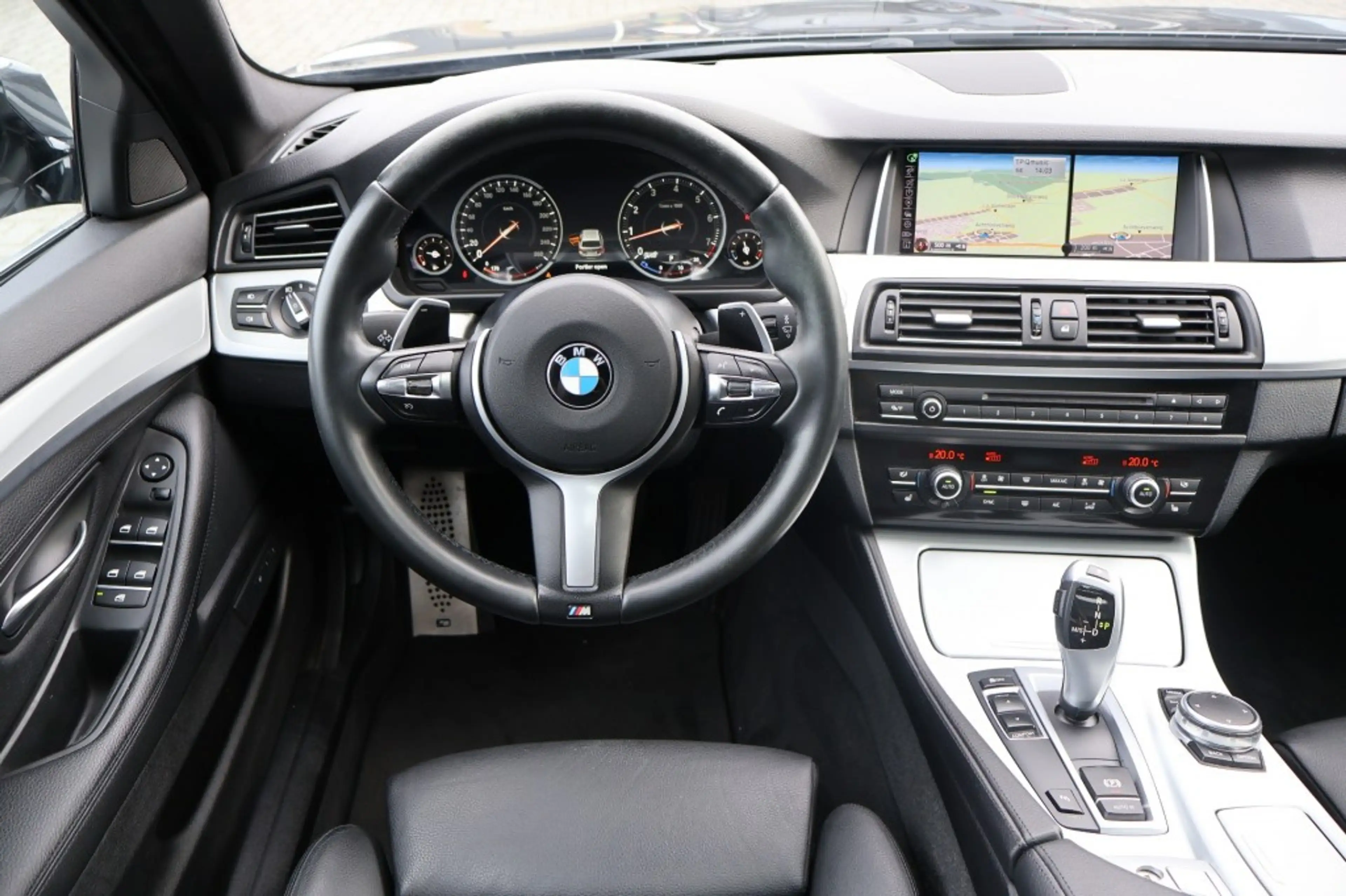 BMW 520 520i M Sport edition / Panodak / Leer / PDC v&a / — photo 44