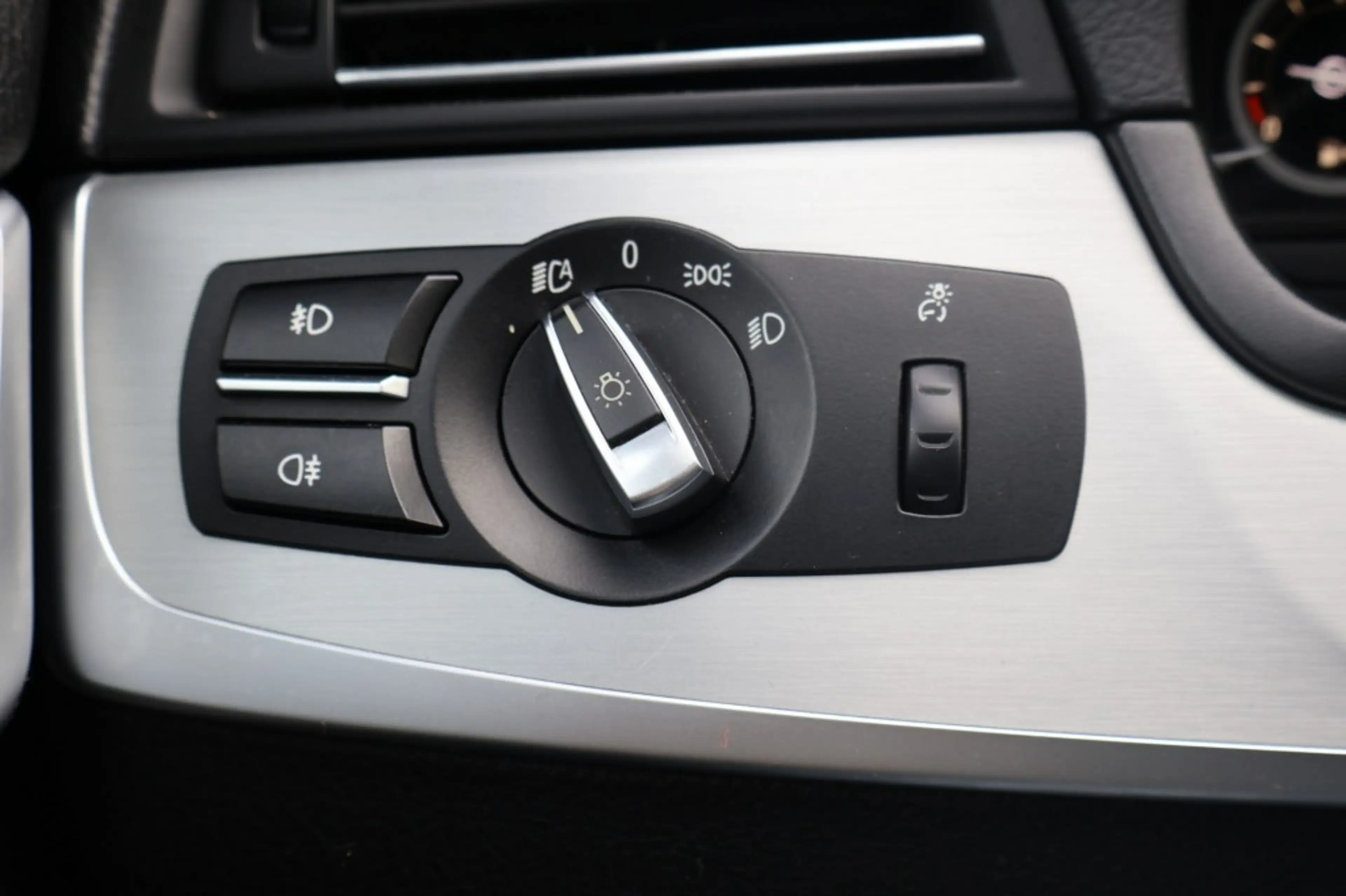 BMW 520 520i M Sport edition / Panodak / Leer / PDC v&a / — photo 25