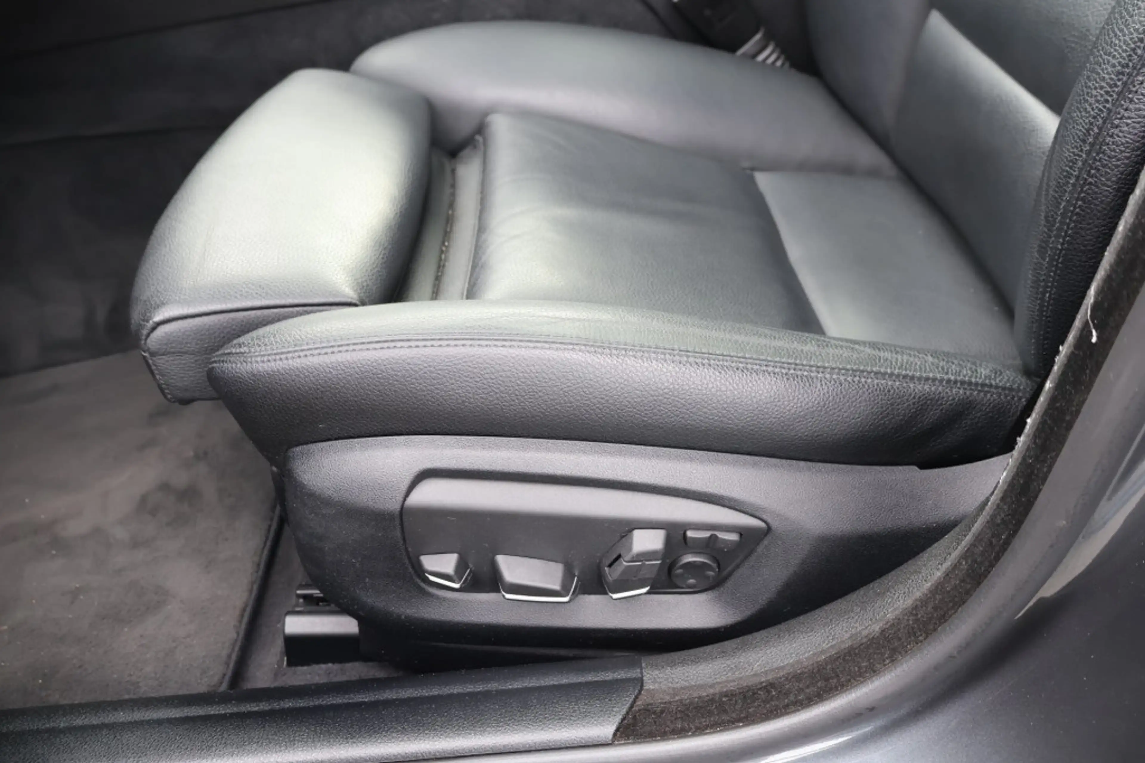 BMW 520 520i M Sport edition / Panodak / Leer / PDC v&a / — photo 28