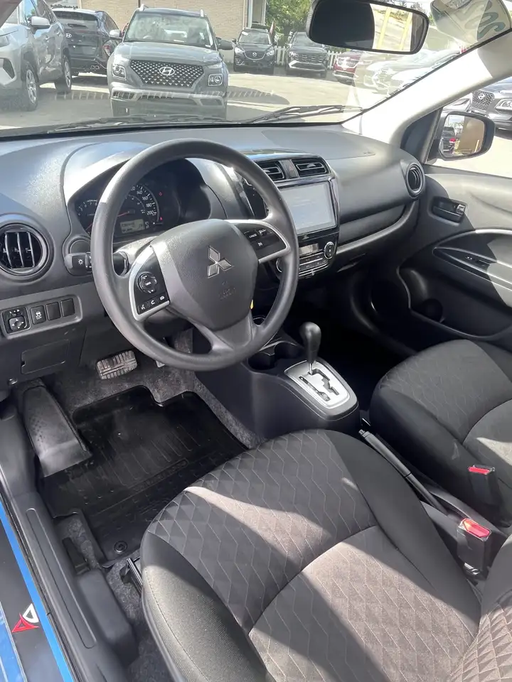 Mitsubishi Mirage снимка Mitsubishi Mirage