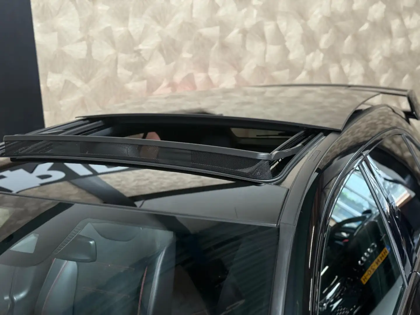 Mercedes-Benz A 35 AMG 4MATIC Aero pakket | Pano | Burmester | keyless | Zwart - 2
