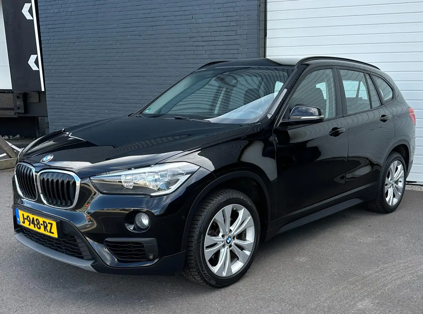 BMW X1 SDrive18i Centennial High Executive NAVI/CLIMA/STO Schwarz - 2