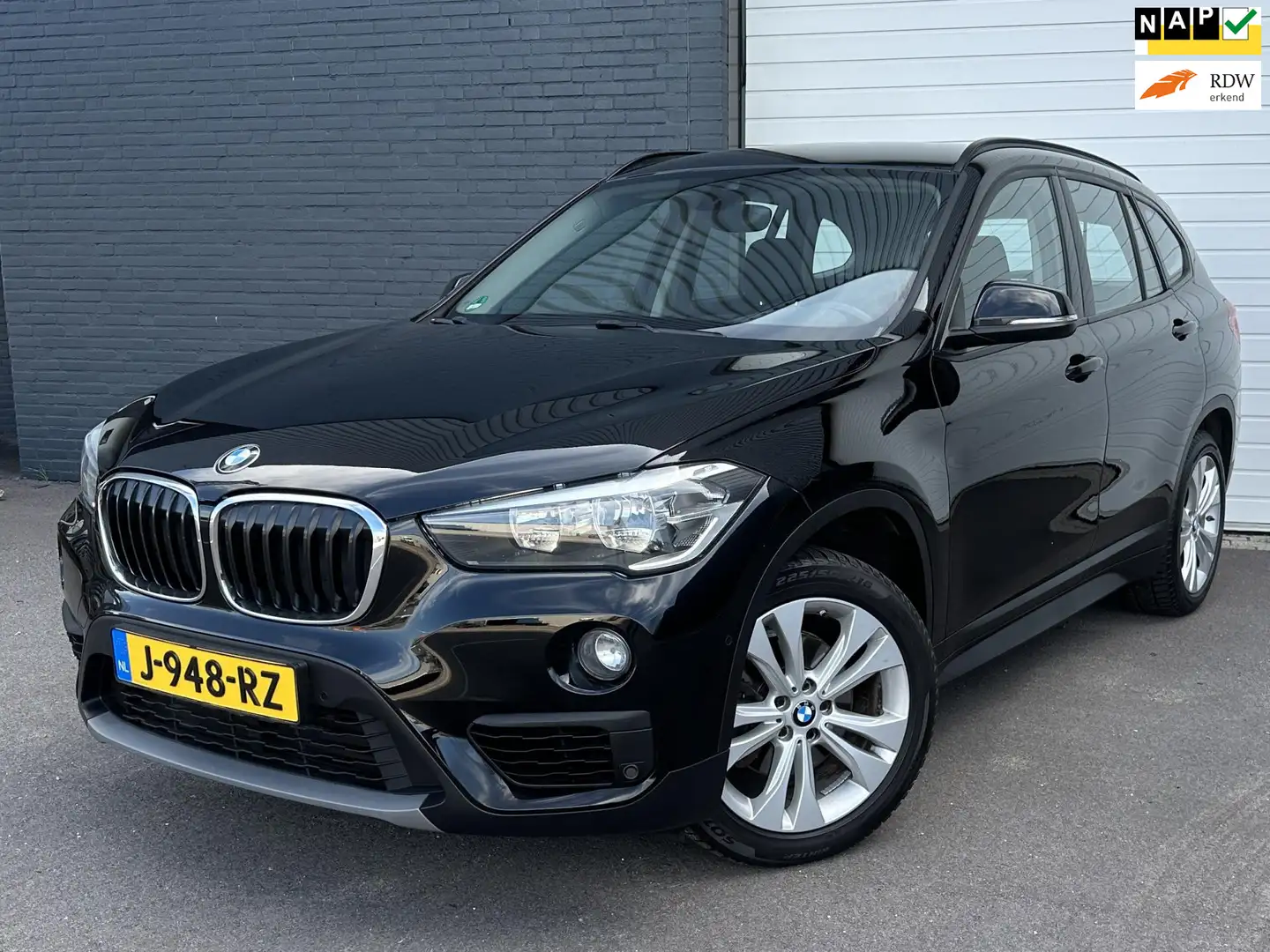 BMW X1 SDrive18i Centennial High Executive NAVI/CLIMA/STO Schwarz - 1