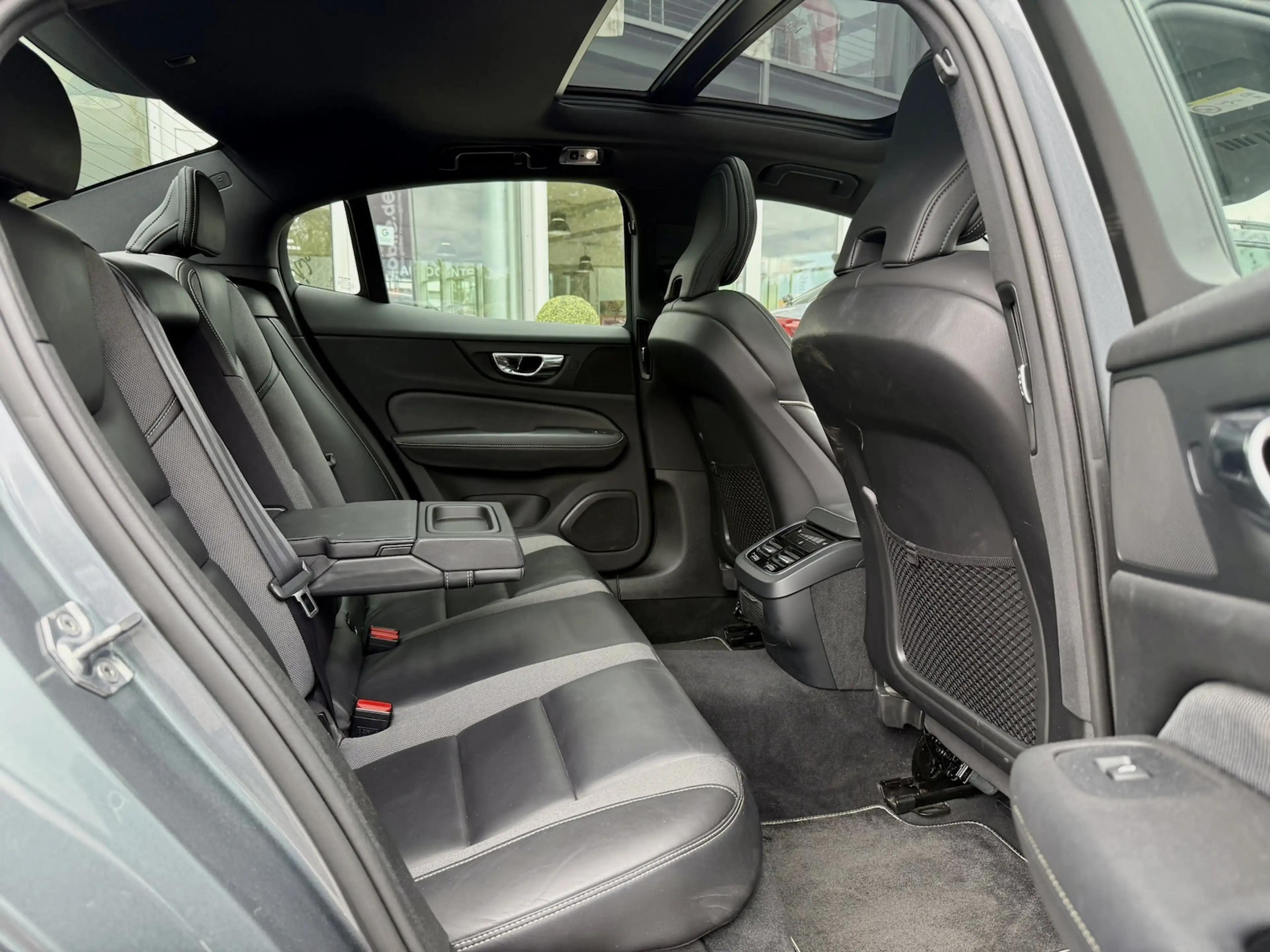 Volvo S60 T5/R-DESIGN/PANORAMA/KAMERA/HARMAN-KARDON — photo 13