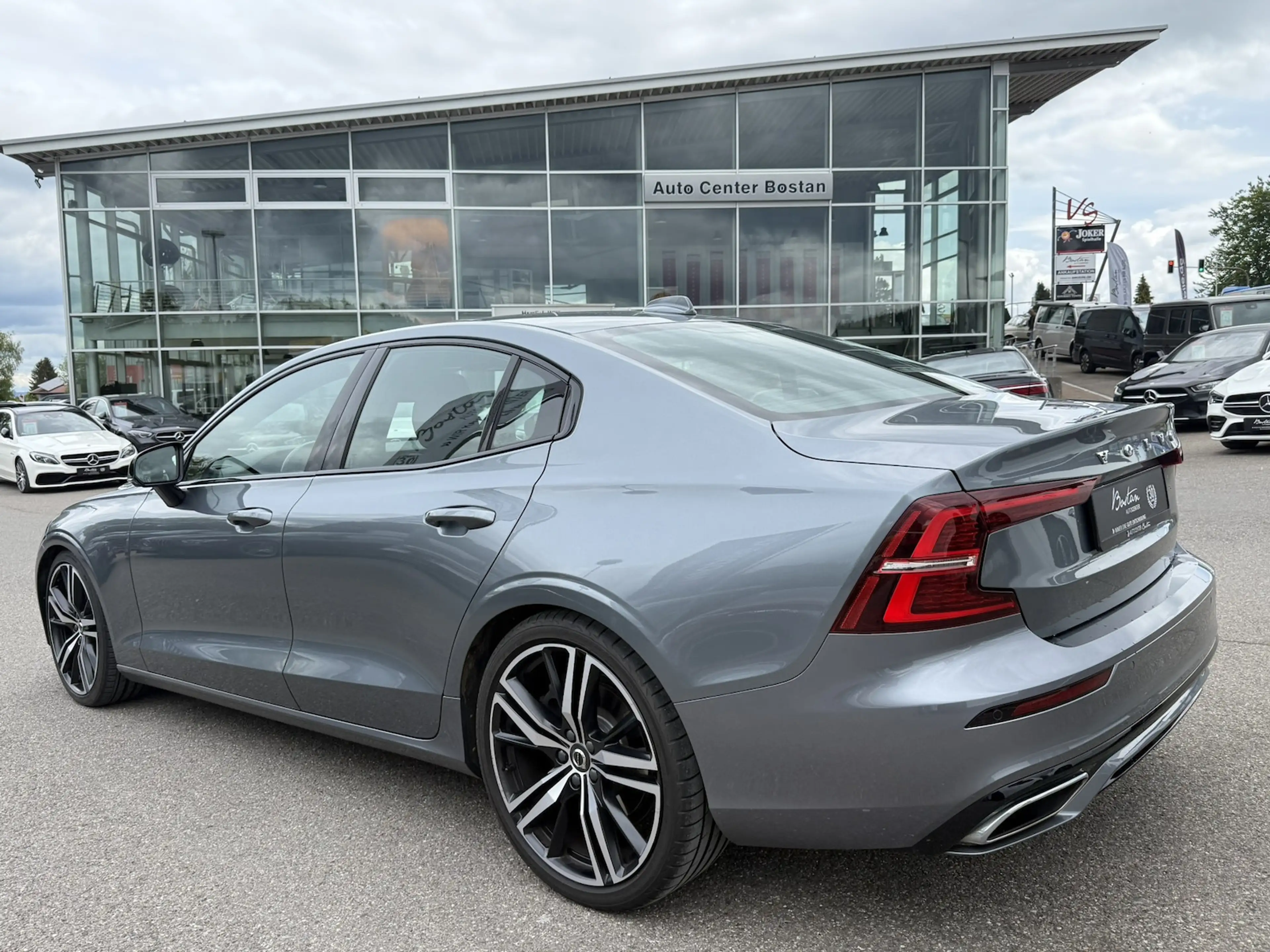 Volvo S60 T5/R-DESIGN/PANORAMA/KAMERA/HARMAN-KARDON — photo 4