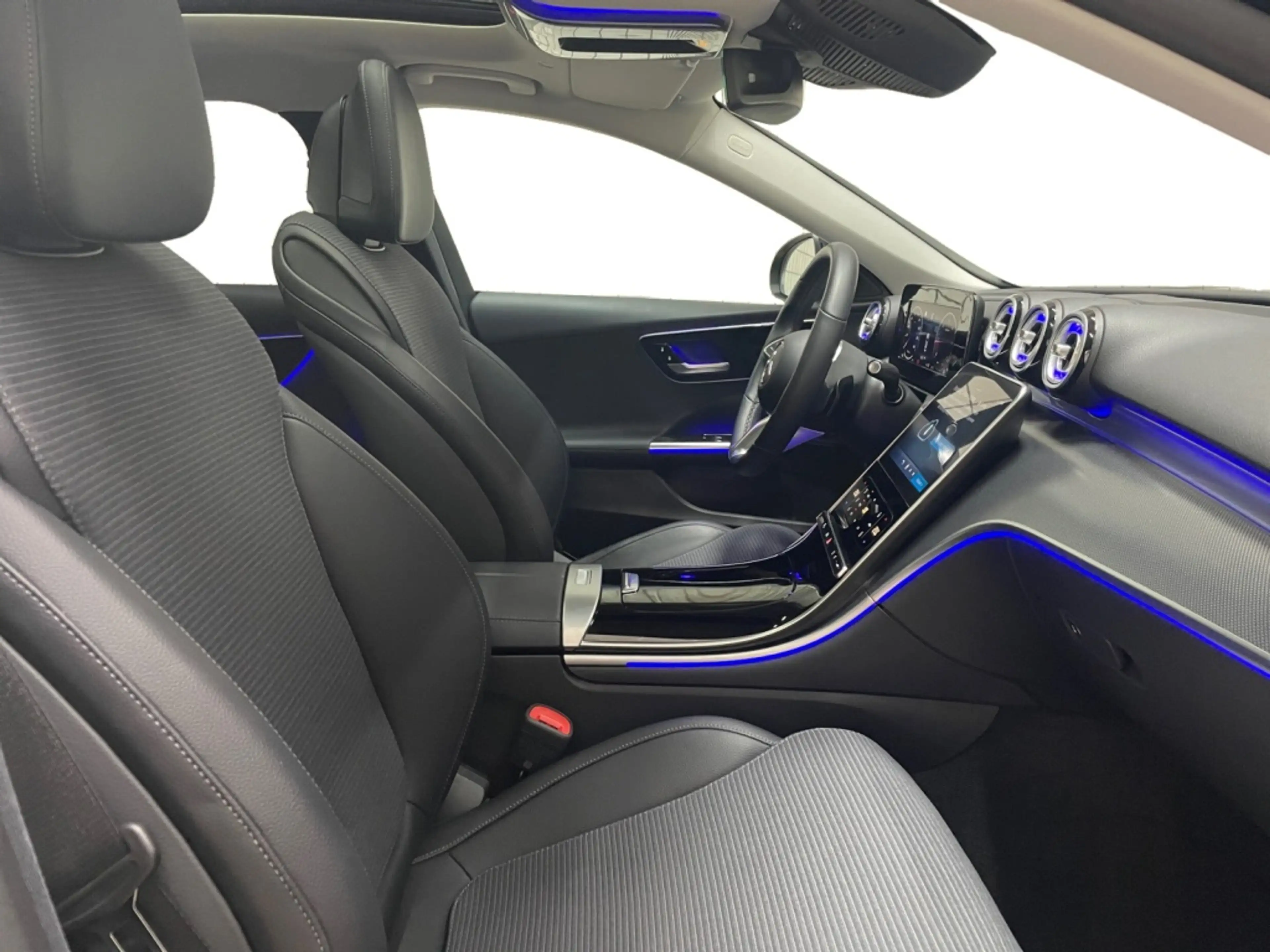 Mercedes-Benz C 200 d Avantgarde Avantgarde+MBUX+Night+AHK+HUD — photo 4
