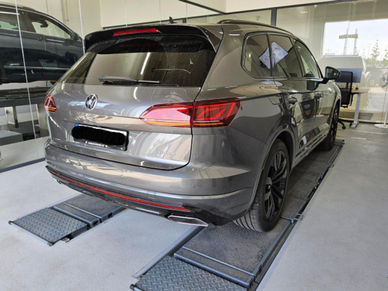 Volkswagen Touareg R 3.0 V6 eHybrid tiptronic 4Motion — photo 3
