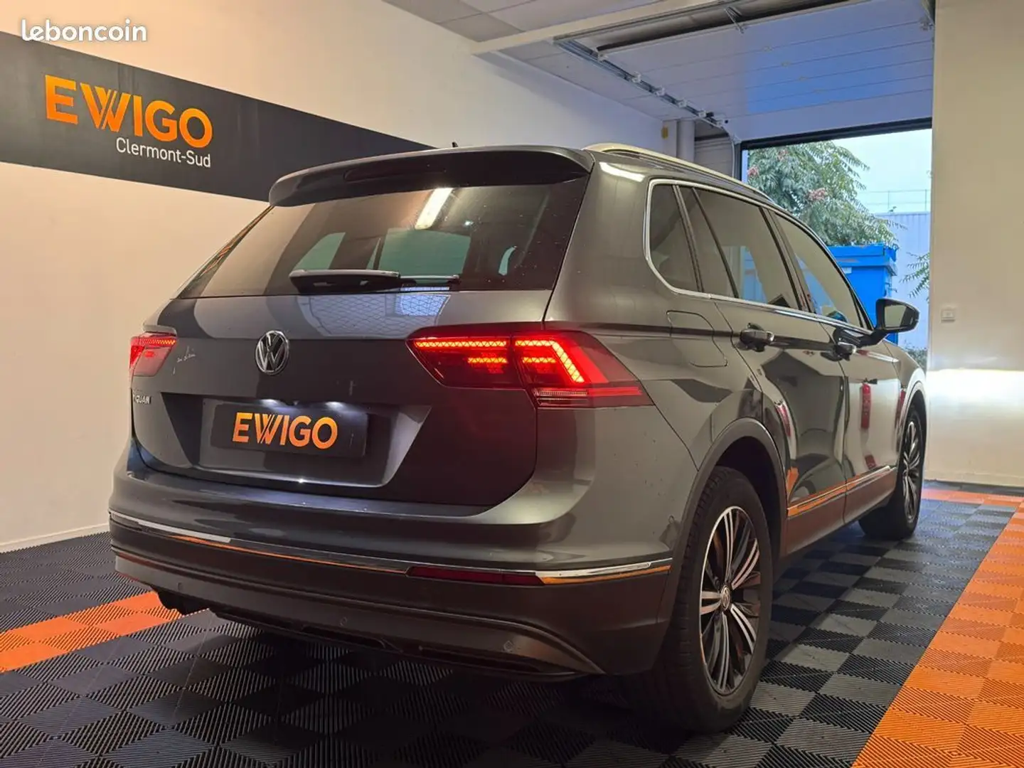 Volkswagen Tiguan 2.0 tdi 150ch bluemotion carat exclusive-toit ouvrant panoramique-camera de recul Gris - 2