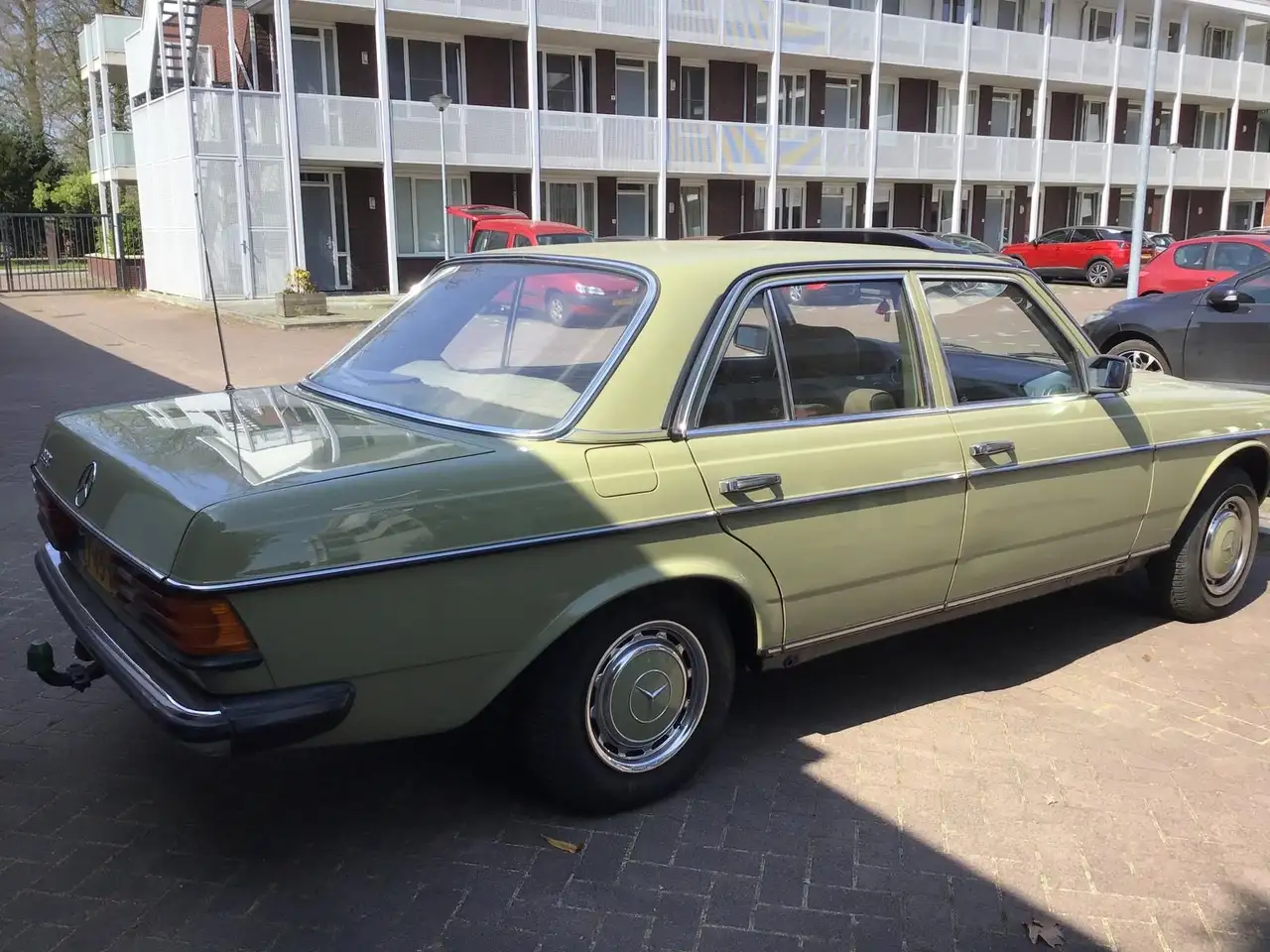 Mercedes-Benz 200 W123, foto 2