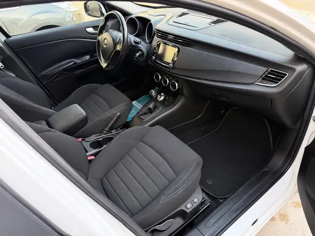 Alfa Romeo Giulietta view 14