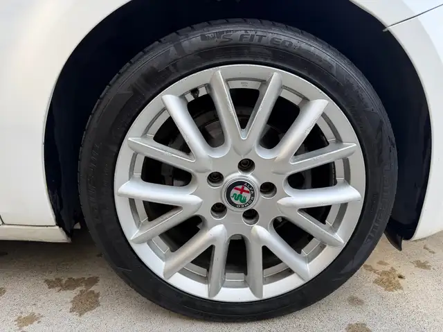 Alfa Romeo Giulietta view 7