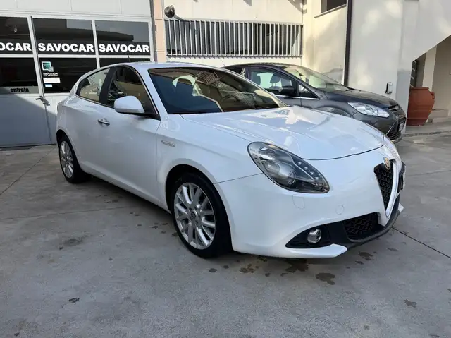 Alfa Romeo Giulietta view 2