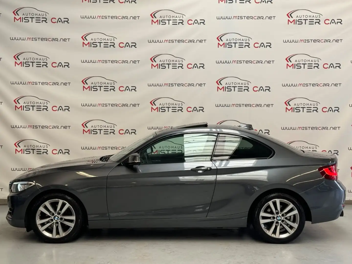 BMW 220 i Coupe SportLine GSHD/NAVI/XEN/KEY/L-HEIZUNG Gris - 2