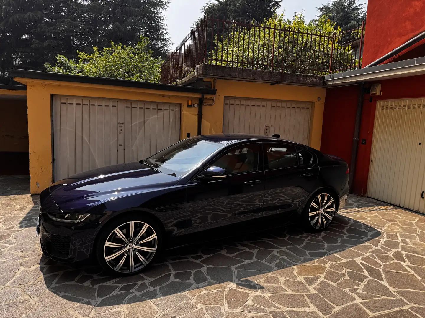Jaguar XE 2.0 i4 R-Dynamic SE awd 300cv auto - 2