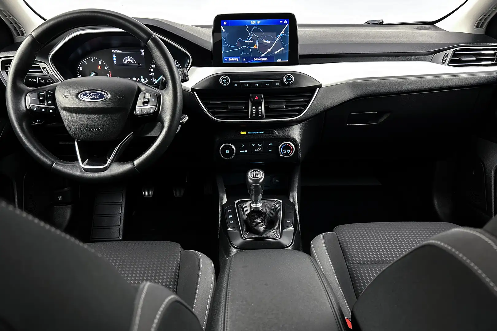 Ford Focus Wagon 1.0 EcoBoost Trend Edition Business | Sports Zwart - 2