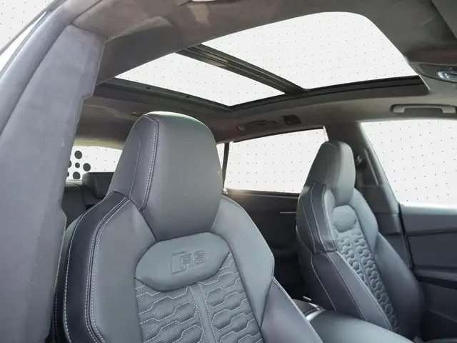Audi RS Q8 view 10