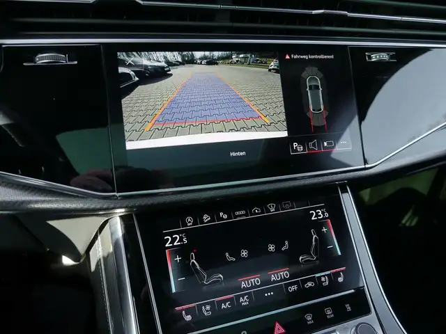 Audi RS Q8 view 15