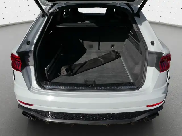 Audi RS Q8 view 11