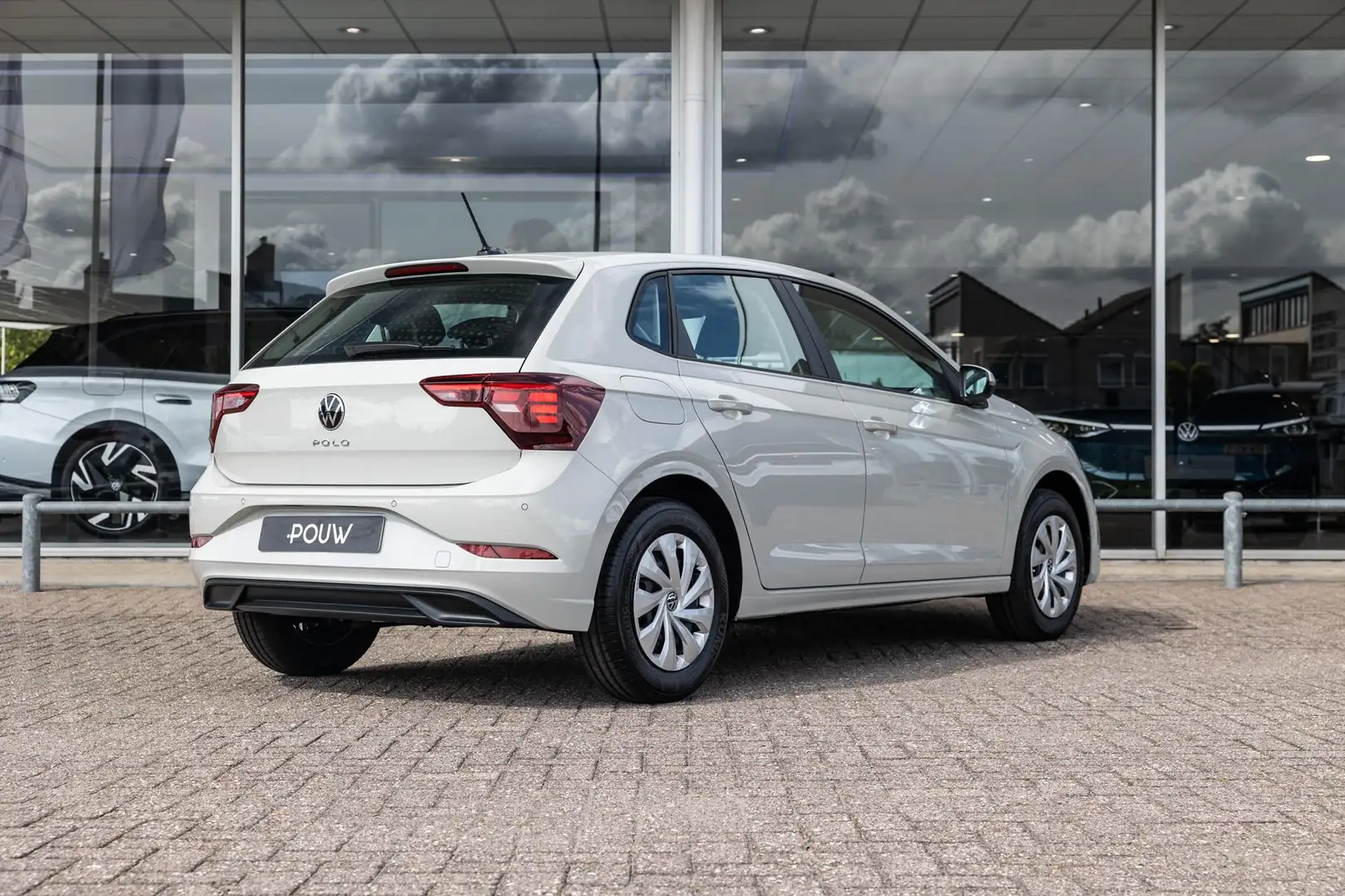 Volkswagen Polo 1.0 MPI 80pk Polo Edition | Airco | Digital Cockpi Grijs - 2