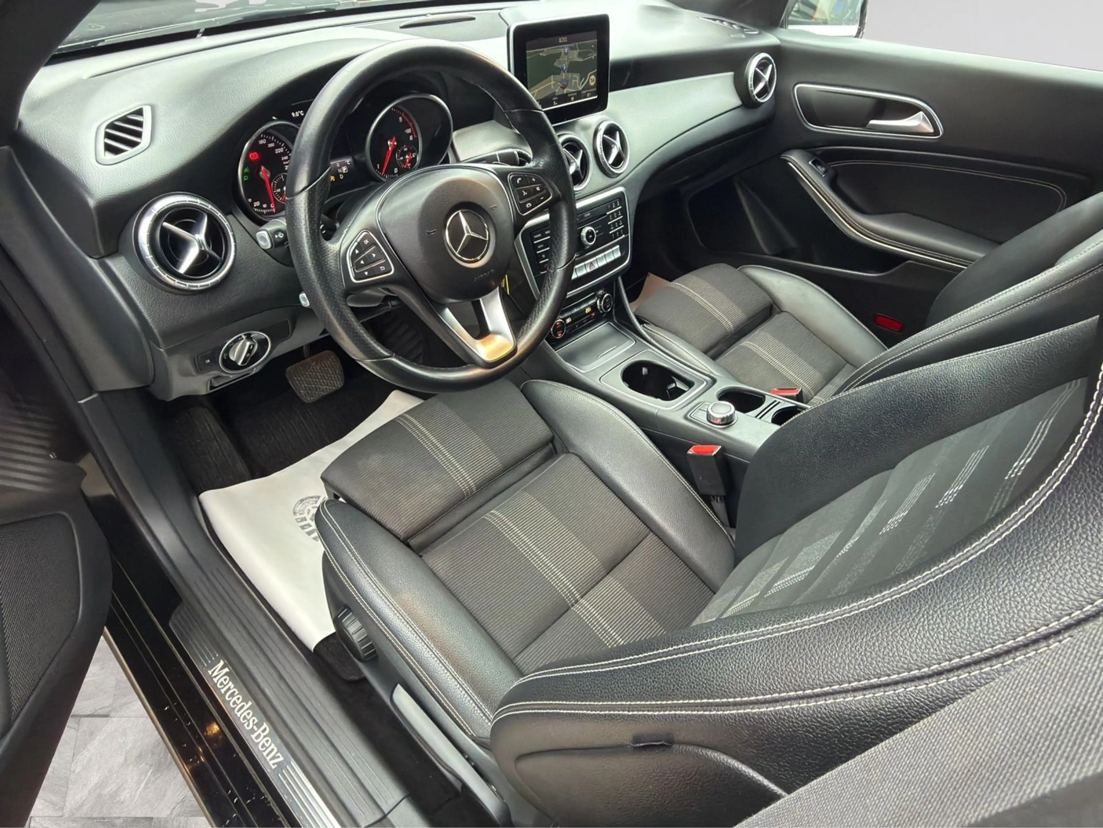 Mercedes-Benz CLA 220 CDI Urban LED|NAVI|KAMERA|TEMPOMAT|LEDER — photo 5