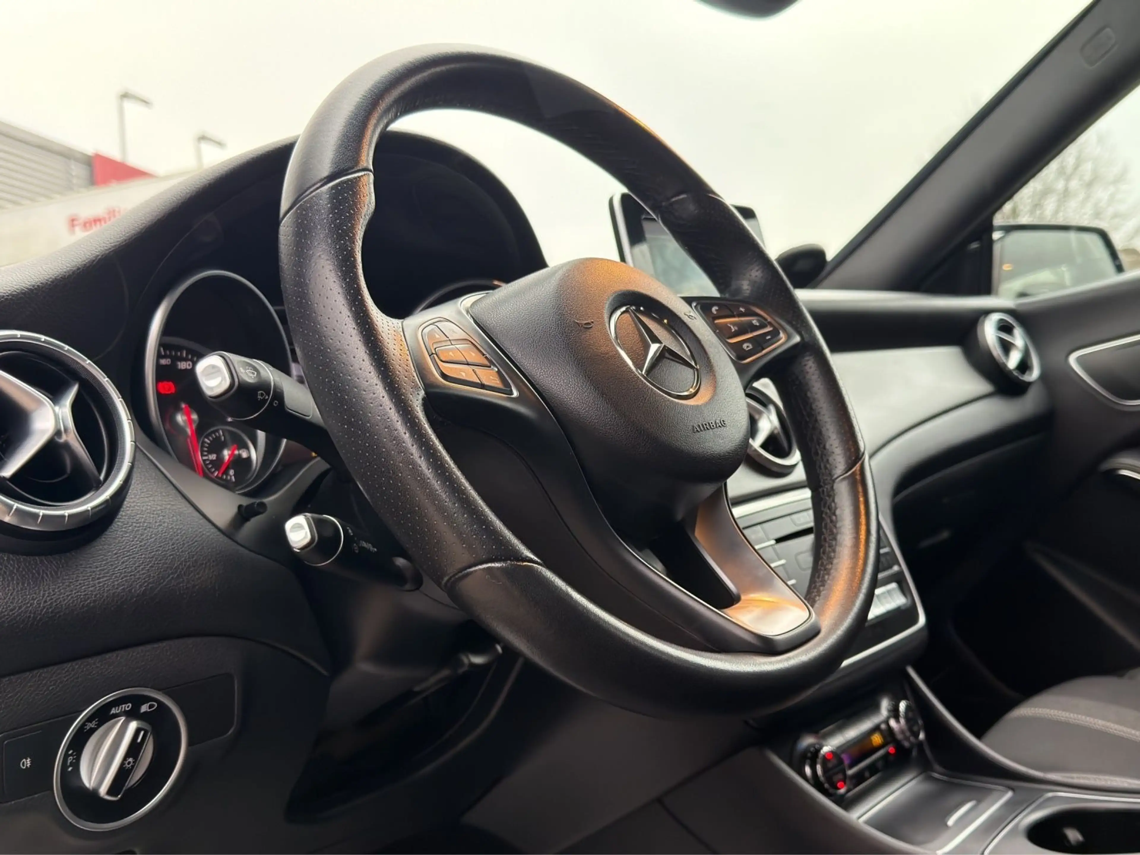Mercedes-Benz CLA 220 CDI Urban LED|NAVI|KAMERA|TEMPOMAT|LEDER — photo 6