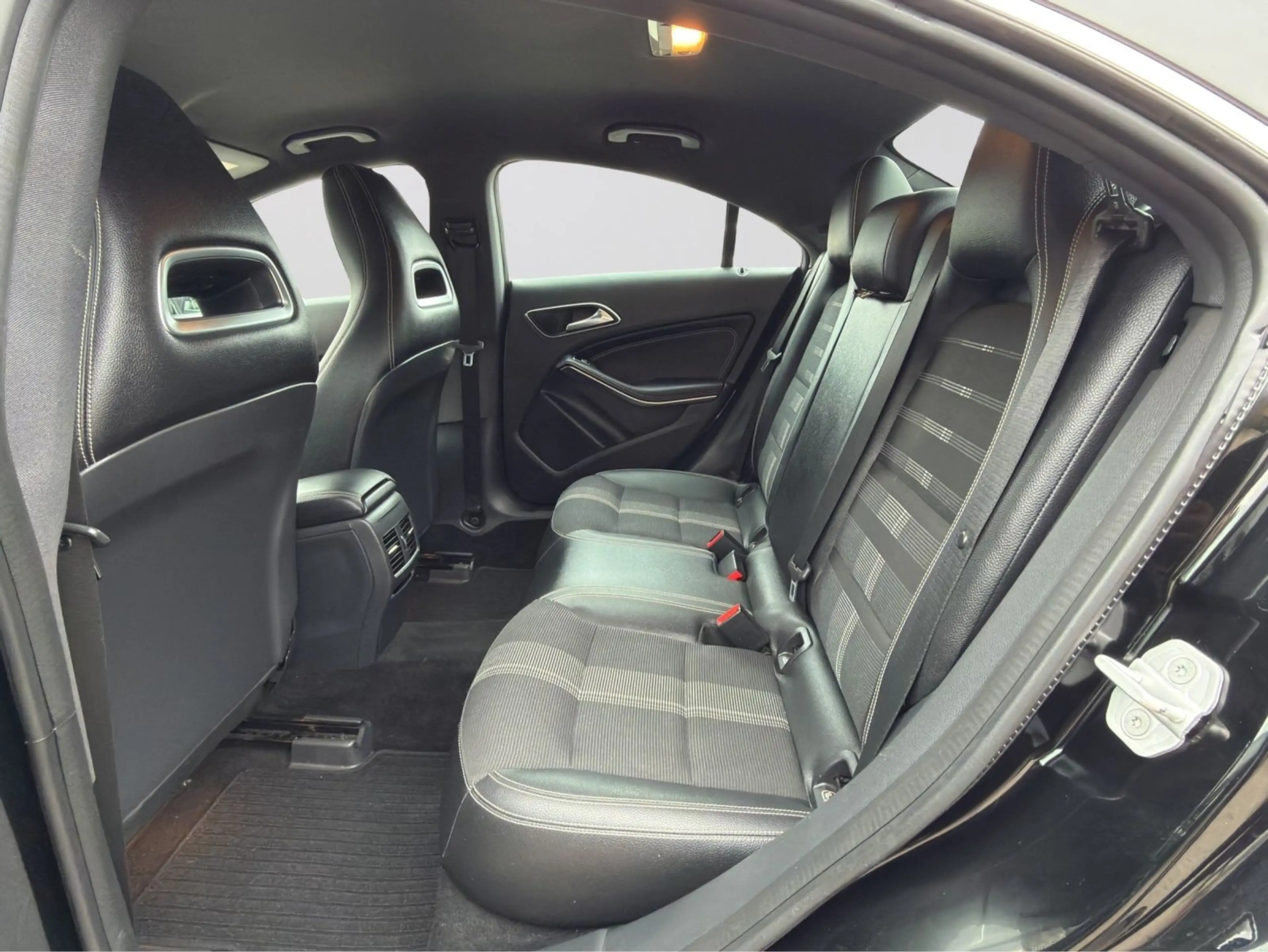 Mercedes-Benz CLA 220 CDI Urban LED|NAVI|KAMERA|TEMPOMAT|LEDER — photo 11