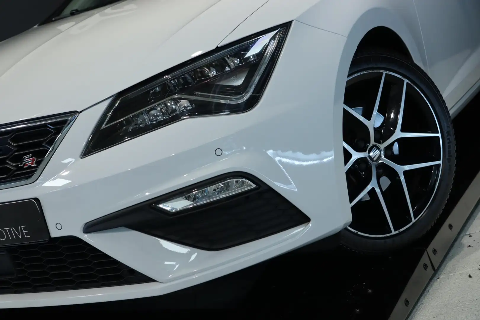 SEAT Leon ST 1.5 TSI FR / PANODAK / VIRTUAL / KEYLESS / ACC Wit - 2