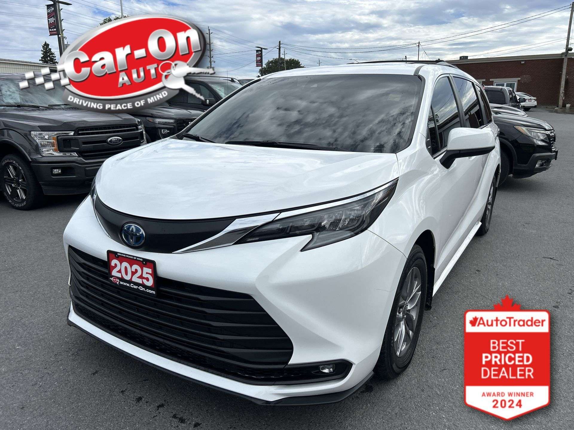 White 2025 Toyota Sienna Minivan All-Wheel Drive Automatic