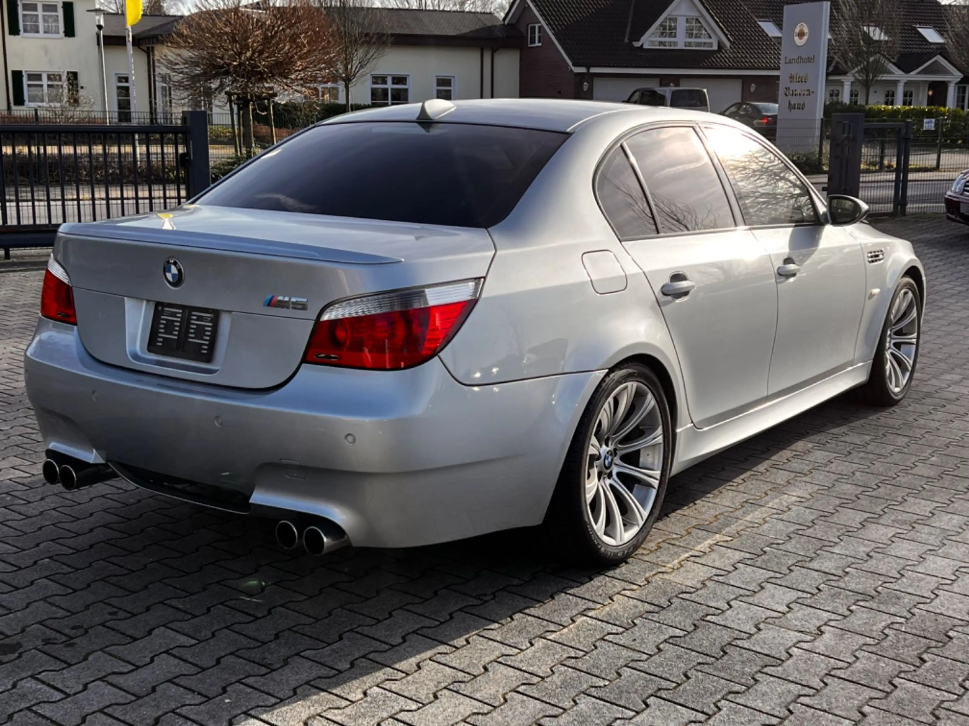 BMW M5 E60 M5 V 10 Limousine — photo 5