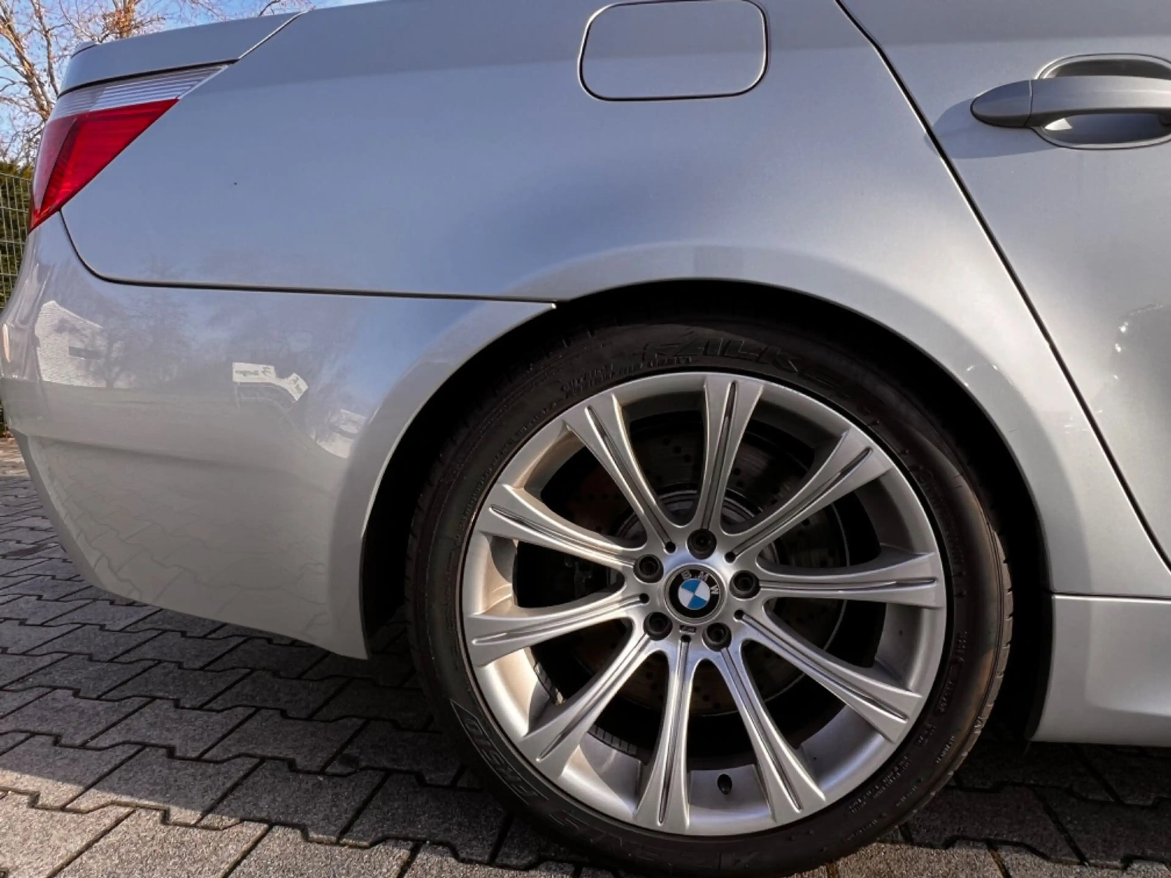 BMW M5 E60 M5 V 10 Limousine — photo 11